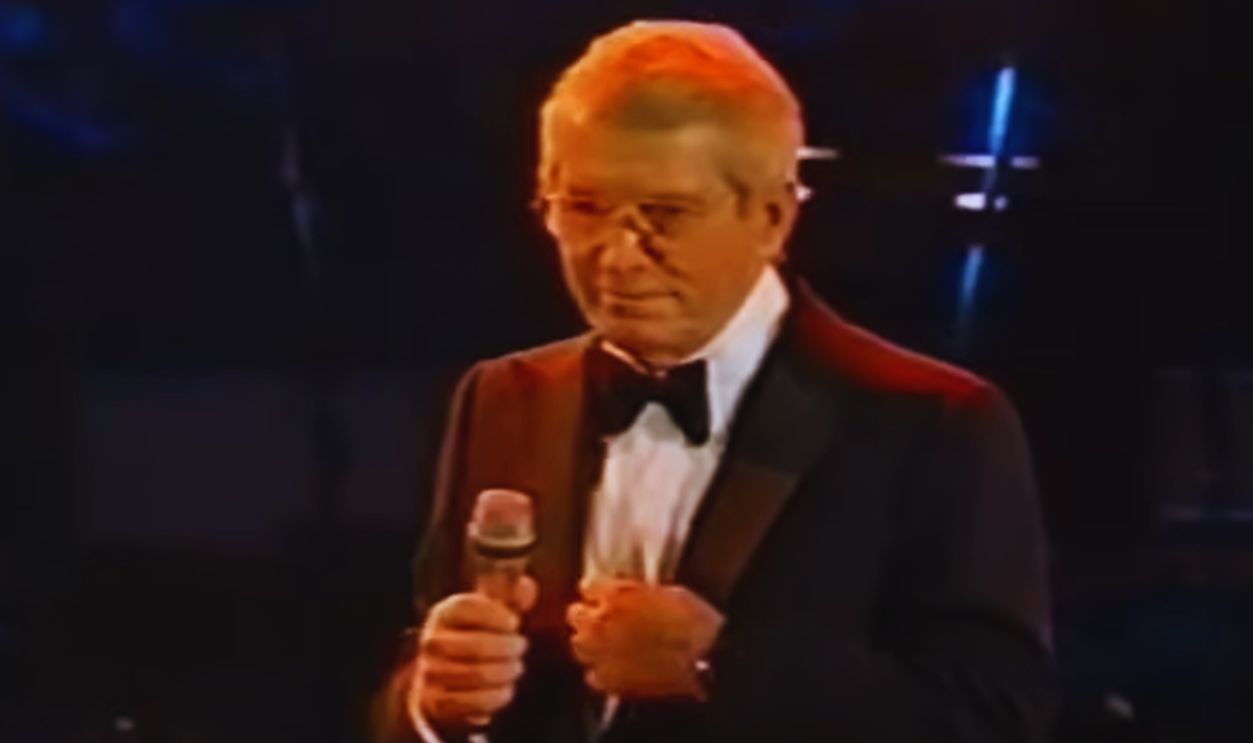 Screenshot from Perry Como’s Irish Christmas (1994)