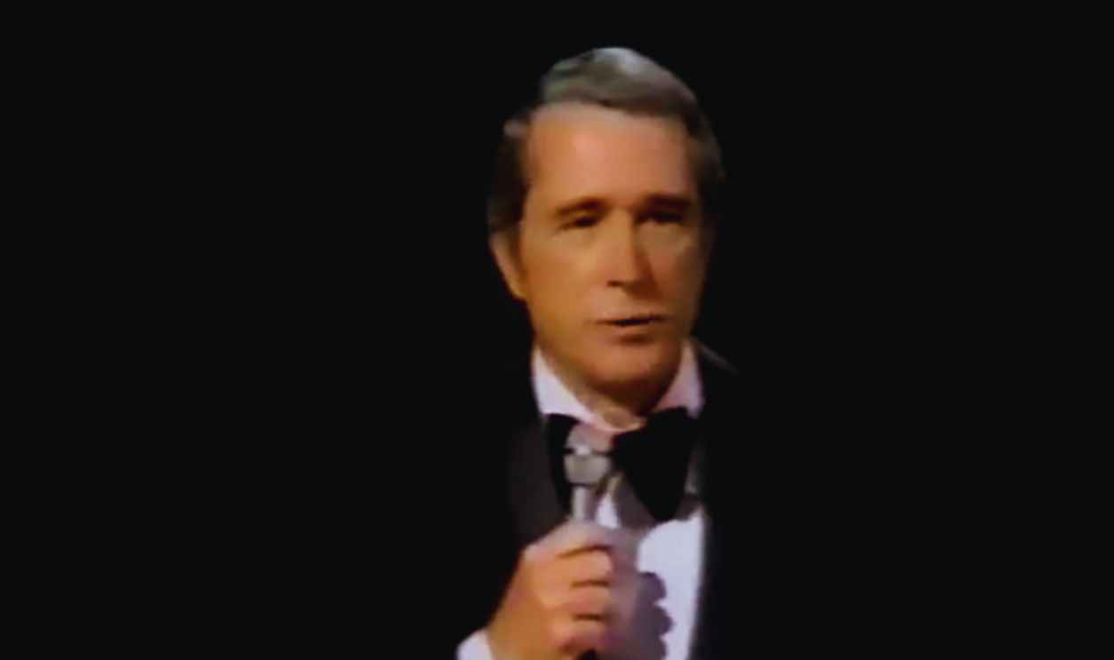 Screenshot from Perry Como in Person at the International Hotel, Las Vegas (1970)