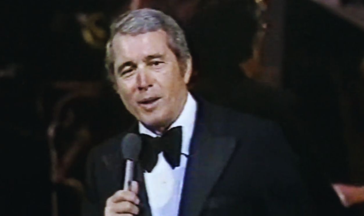  Screenshot from Perry Como: The Royal Variety Performance (1974)
