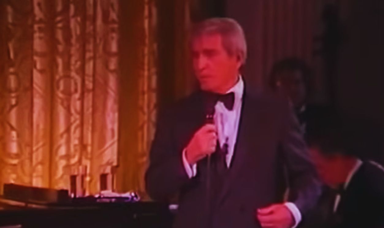 Screenshot from Perry Como & Frank Sinatra In Performance at the White House (1982)
