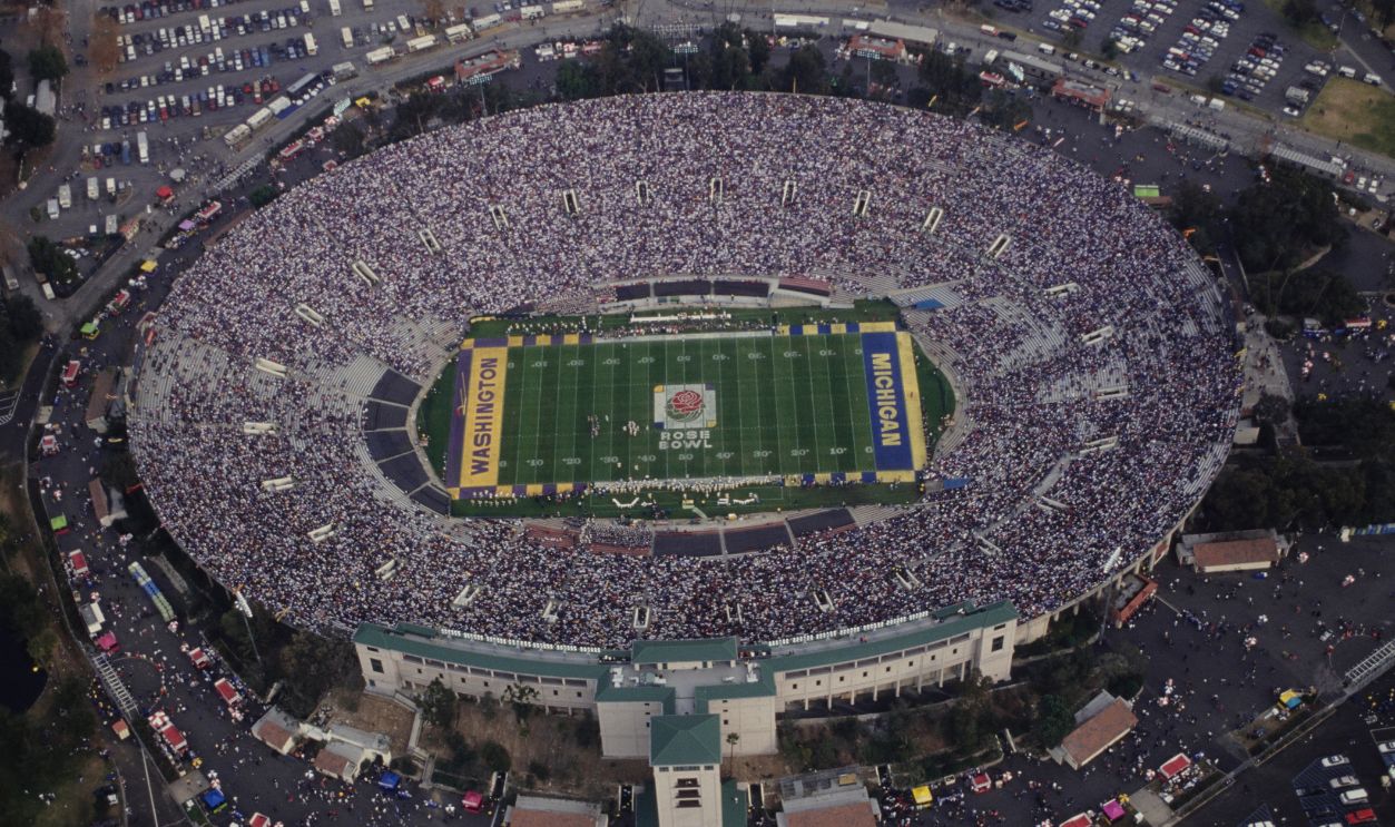 Gettyimages - 1415327848, 79th Rose Bowl Game An aerial view of the NCAA 79th Rose Bowl Game between the University of Washington Huskies and the University of Michigan Wolverines on 1st January 1993 at the Rose Bowl in Pasadena, California, United States. The Michigan Wolverines won the game 38 - 31. 