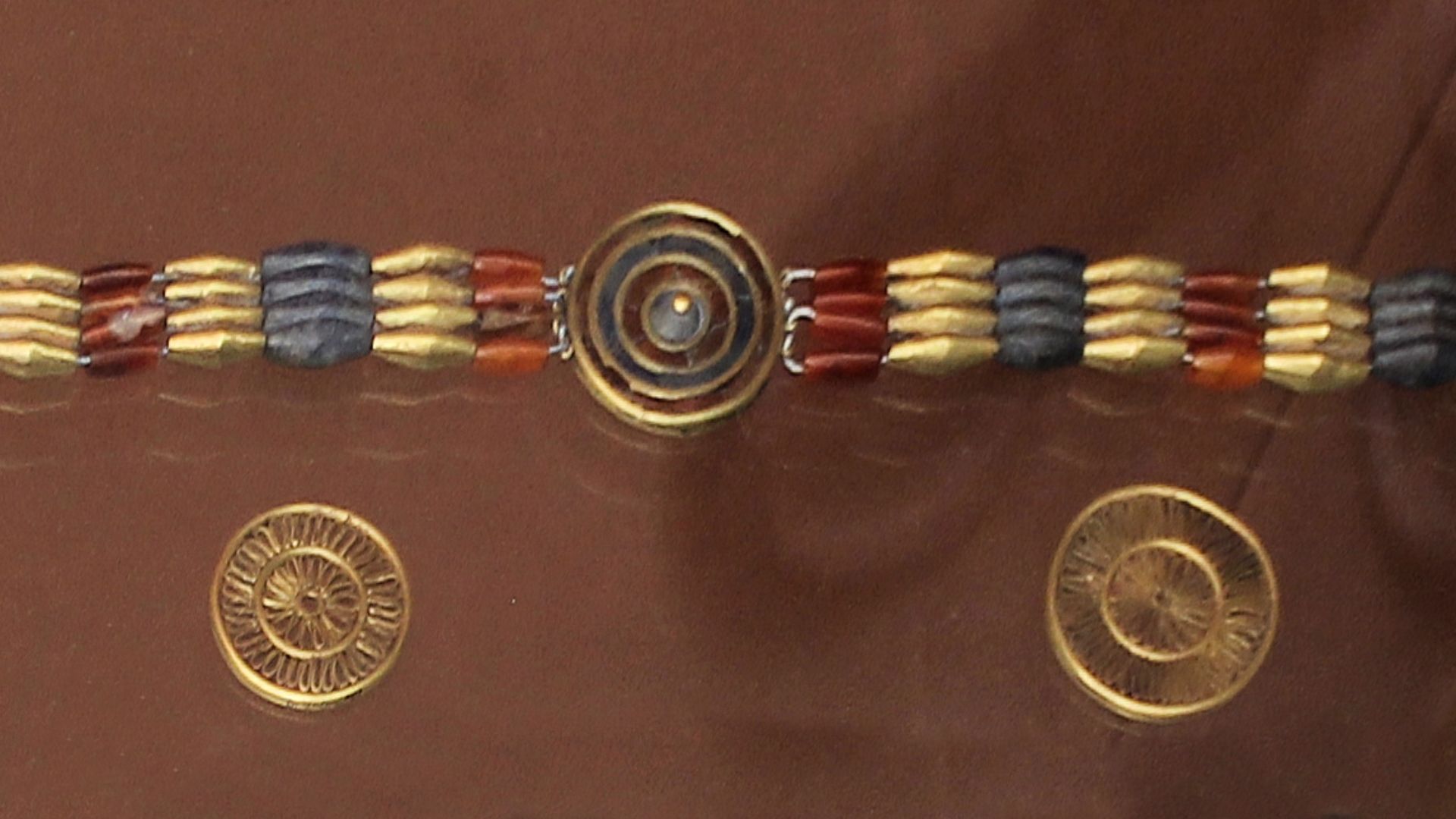 File:Diadem from child's grave PG 1133.jpg