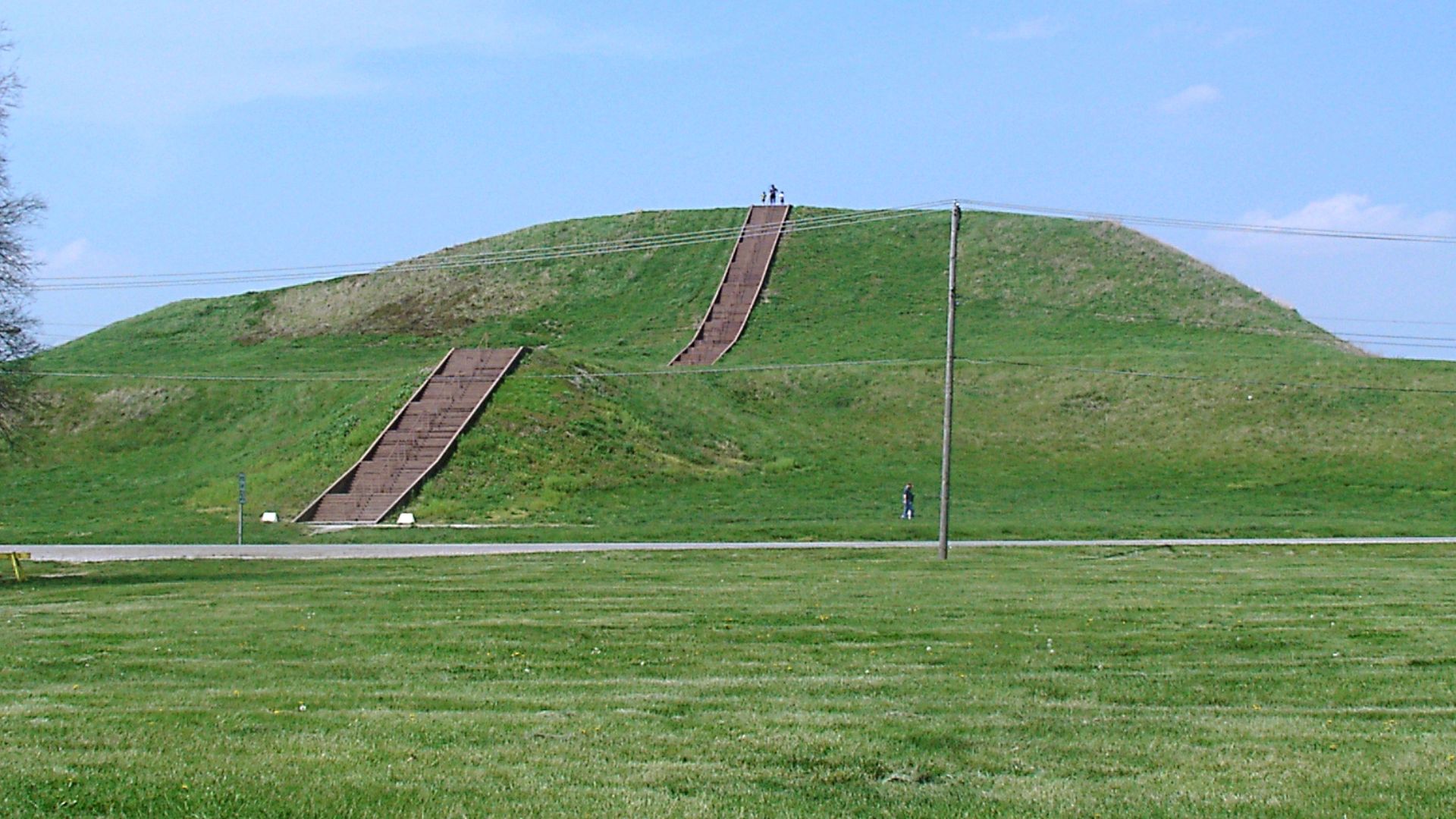 File:Monks Mound in July.JPG