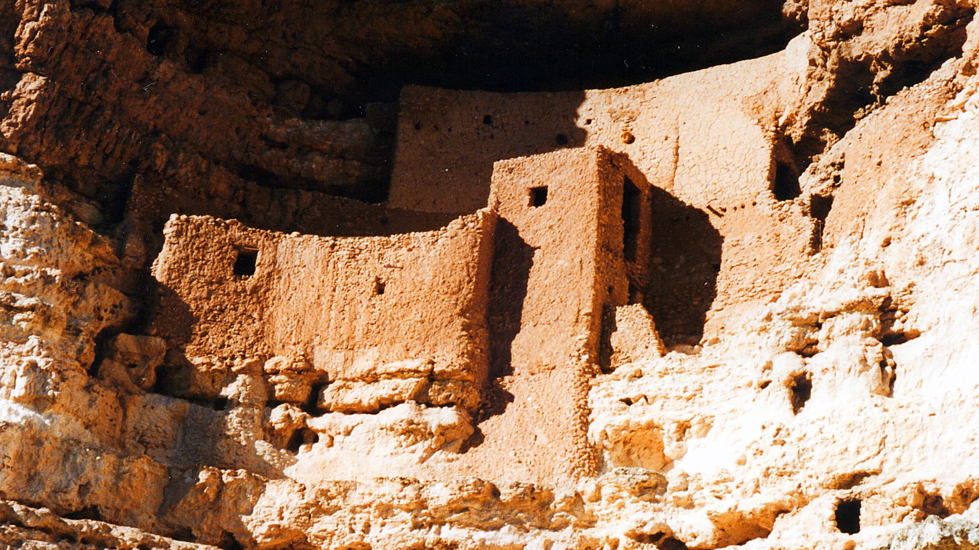 File:Hohokam cliff dwelling (Montezuma Castle), Arizona.jpg