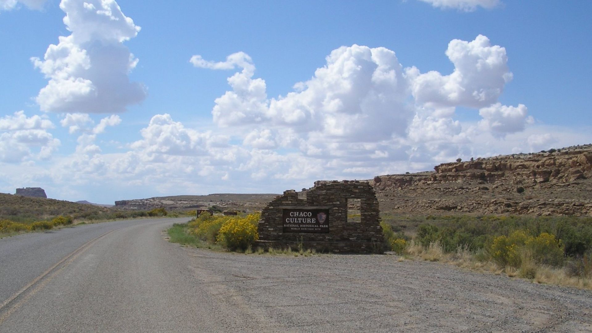 File:Chaco Canyon Entrance.JPG