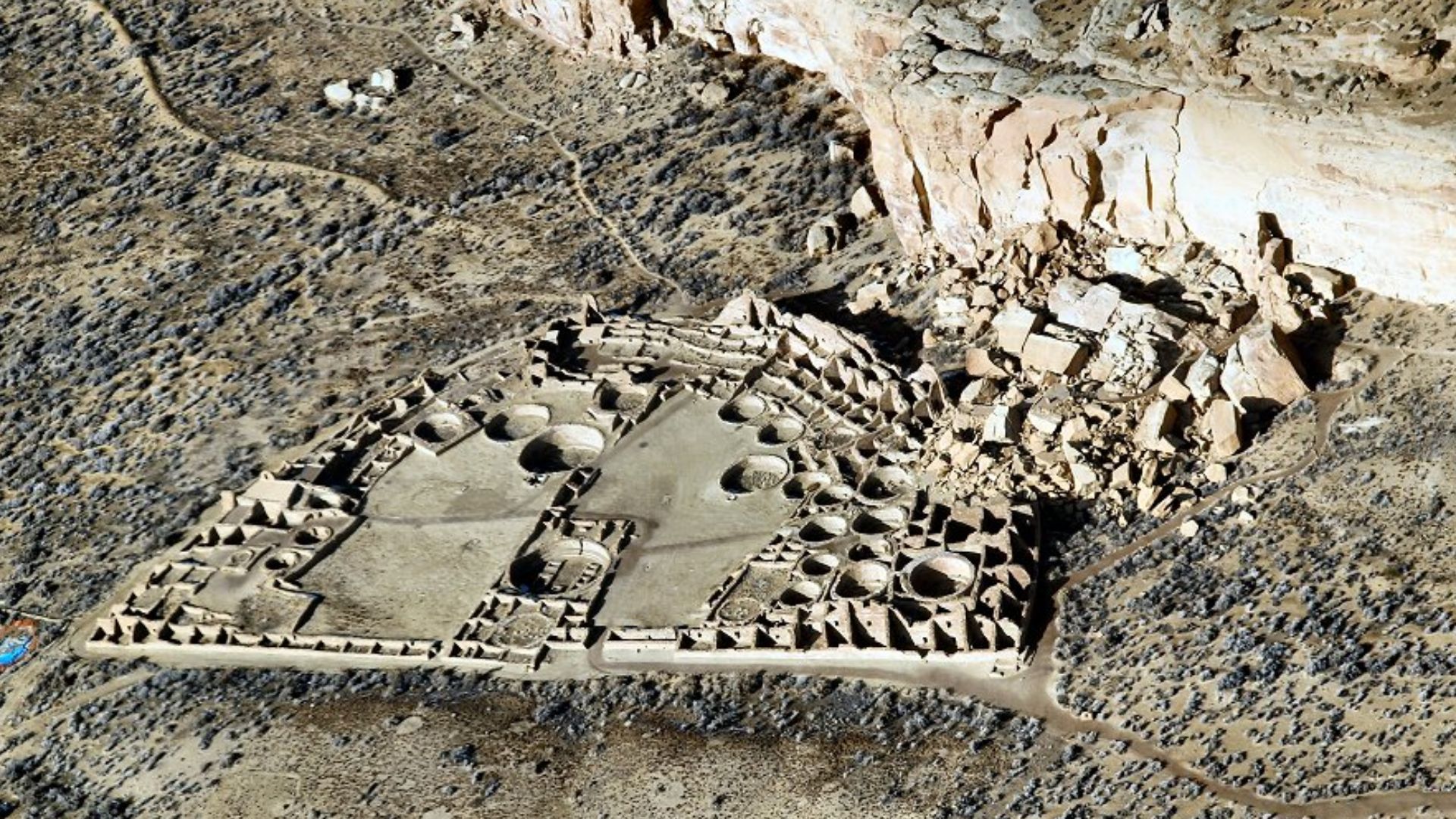 File:Pueblo Bonito Aerial.JPG