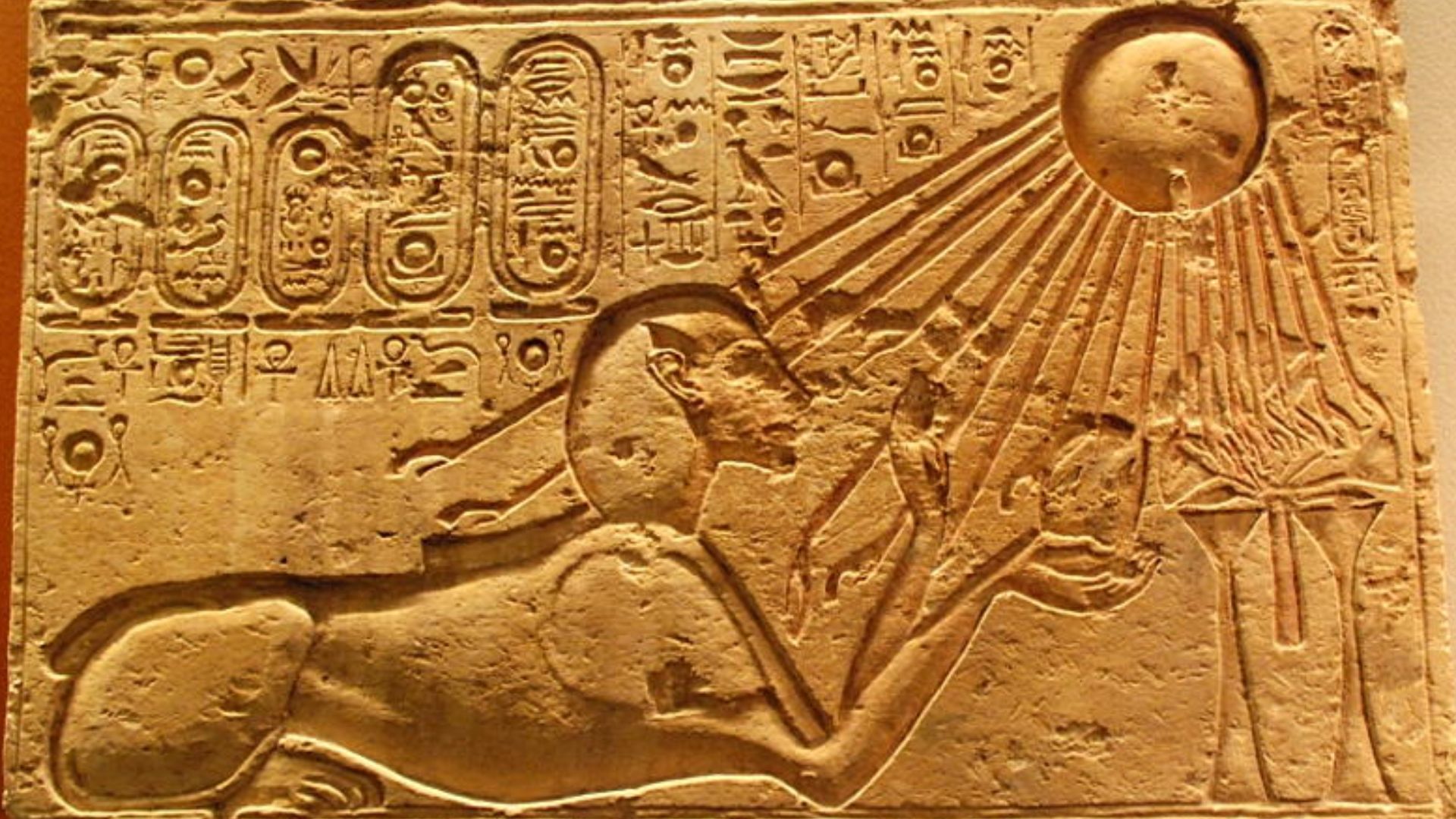 File:Akhenaten as a Sphinx (Kestner Museum).jpg