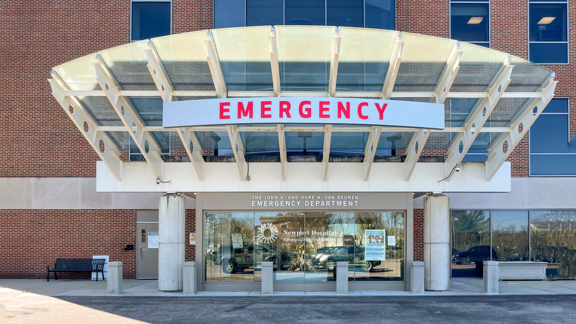 File:Emergency entrance, Newport Hospital Rhode Island.jpg