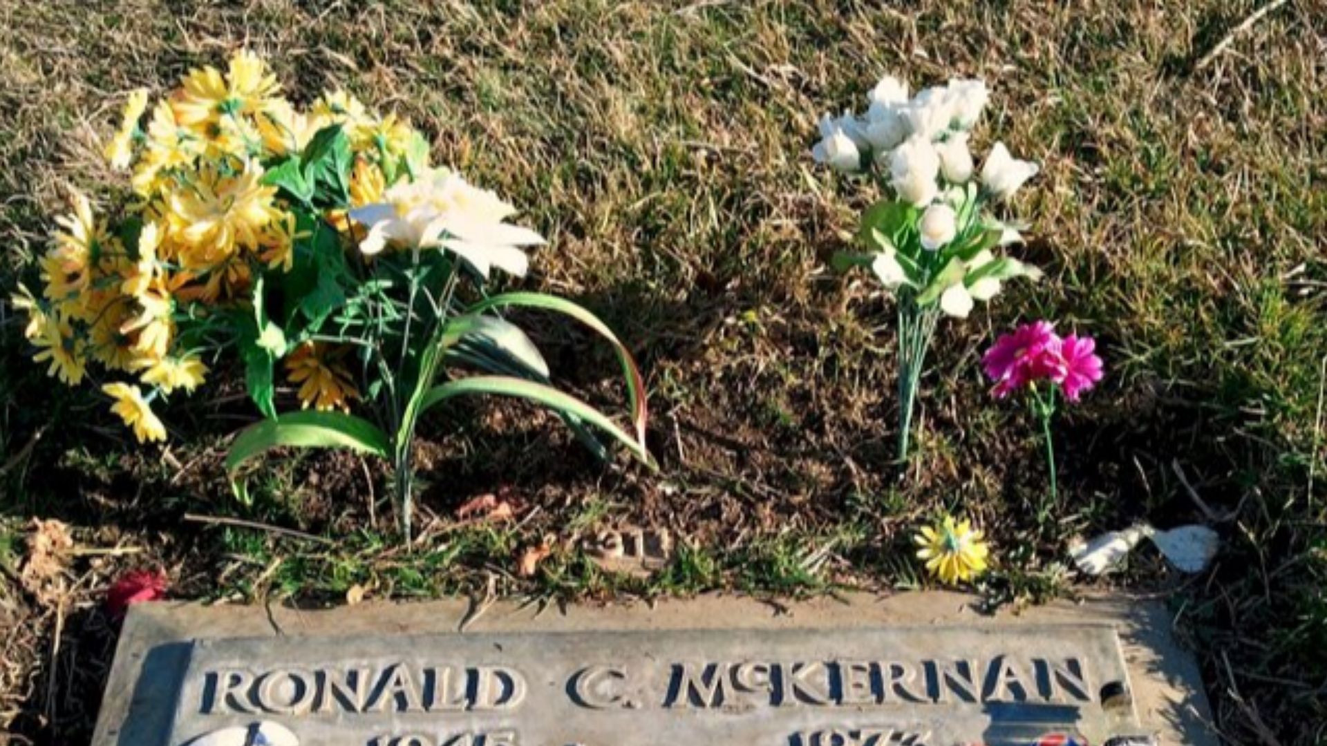 File:Pigpen gravestone.jpg