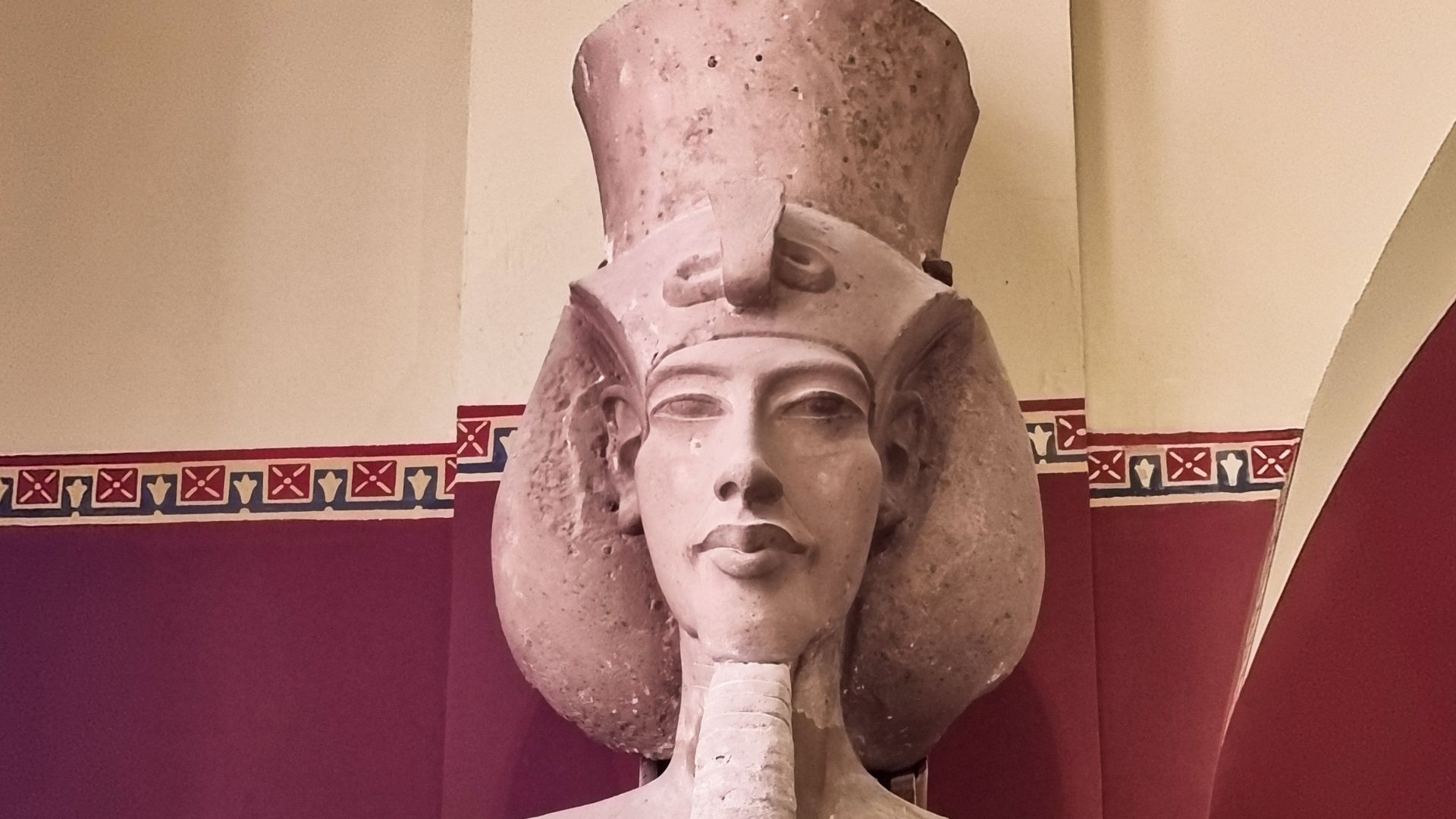 File:Colossal Statue of Amenhotep IV from Karnak, 1356-1350 BCE (5).jpg