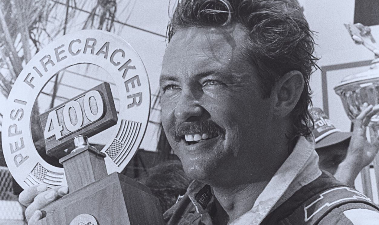 Gettyimages - 141972558, Tim Richmond - NASCAR Daytona Pepsi 400 VL DAYTONA BEACH, FL — July 4, 1986: Tim Richmnd in victory lane at Daytna International Speedway after winning the Pepsi Firecracker 400 NASCAR Cup race.