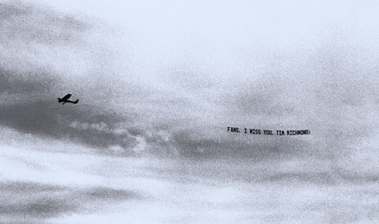 Gettyimages - 118961380, 1987 Daytona 500 DAYTONA BEACH, FL - FEBRUARY 15, 1987: A tow plane and banner hired by NASCAR driver Tim Richmond flies over the Daytona International Speedway during the 1988 Daytona 500 on February 15, 1987 in Daytona Beach, Florida. Richmond was banned from the race after he failed a NASCAR drug test. It was later revealed that he was suffering from AIDS. He died in 1989 at age 34. 