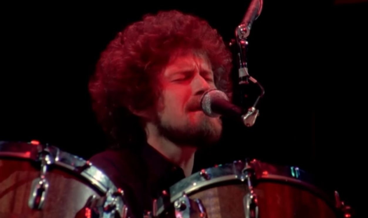 Screenshot from Hotel California (1976)