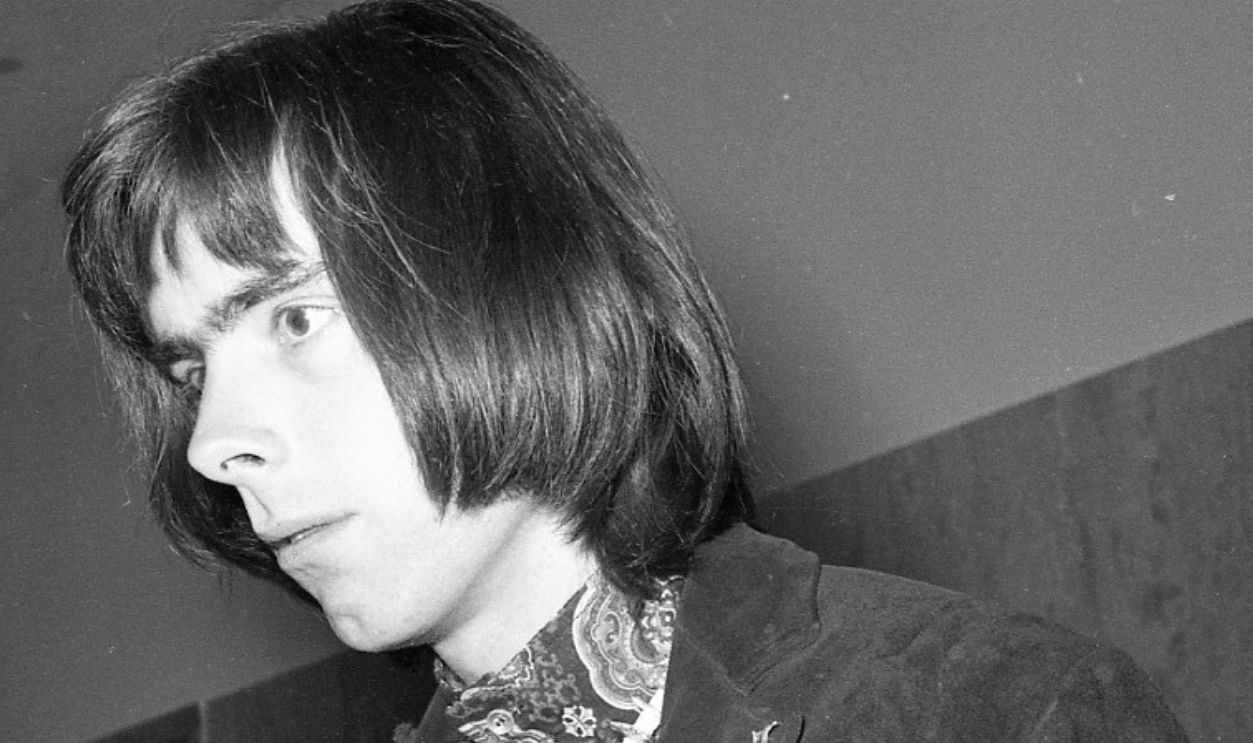  Grateful Dead band manager Rock Scully talks to reporters after a narcotics bust of the group's home at 710 Ashbury St. 