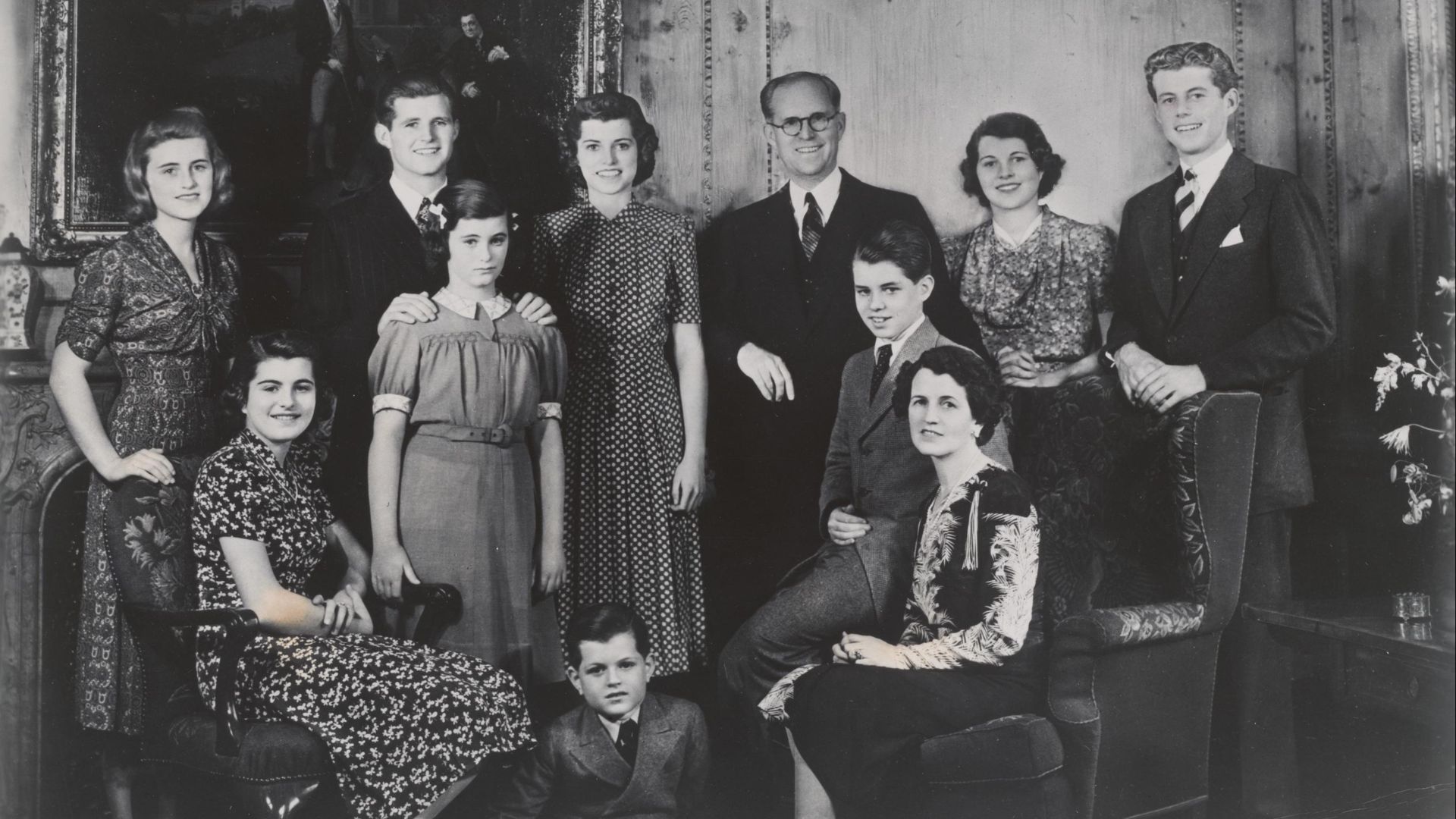 File:Kennedy family portrait photograph (KFC-008-019-p0001).jpg
