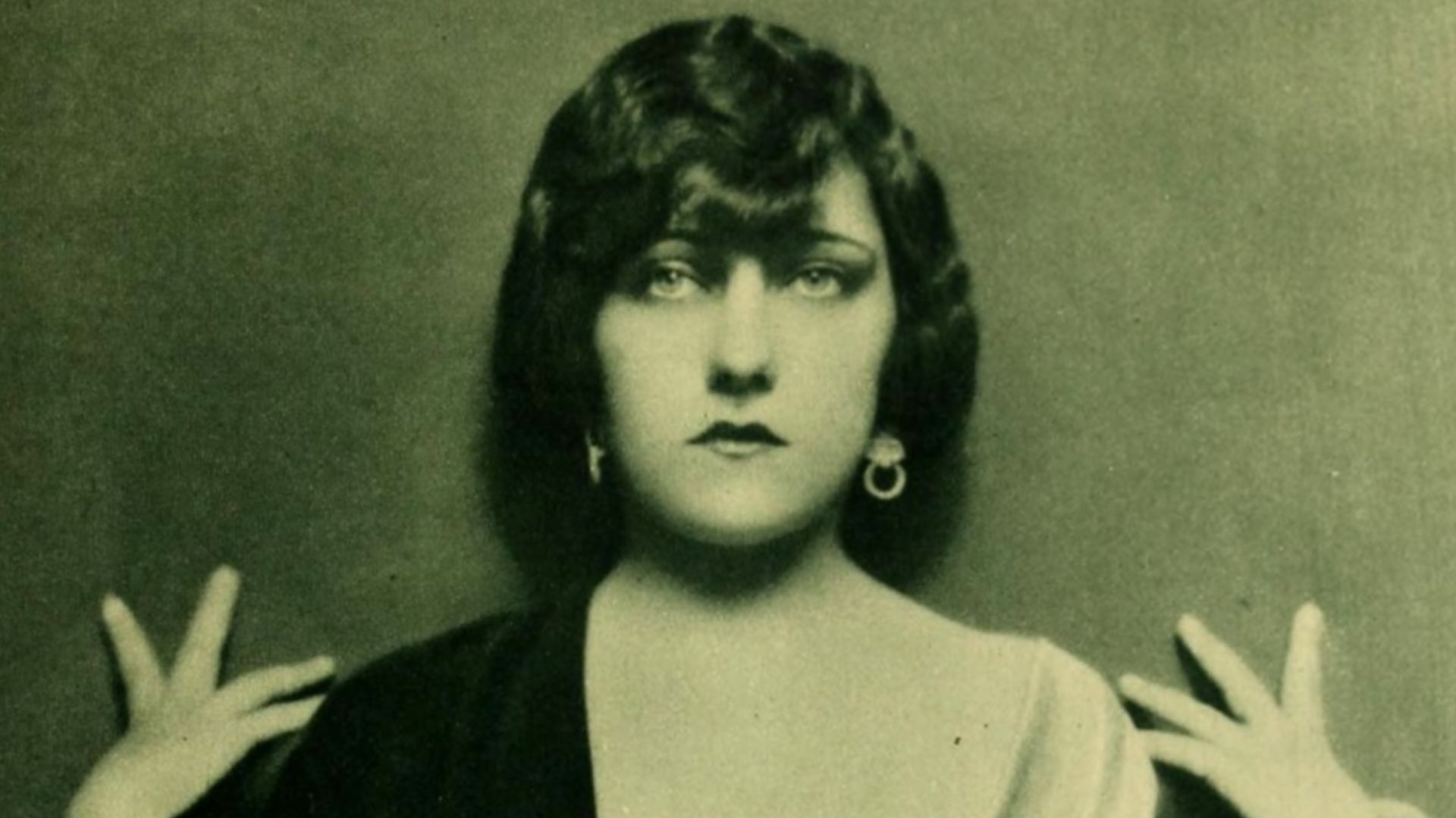 File:Gloria Swanson - Jan 1922 Photoplay.jpg