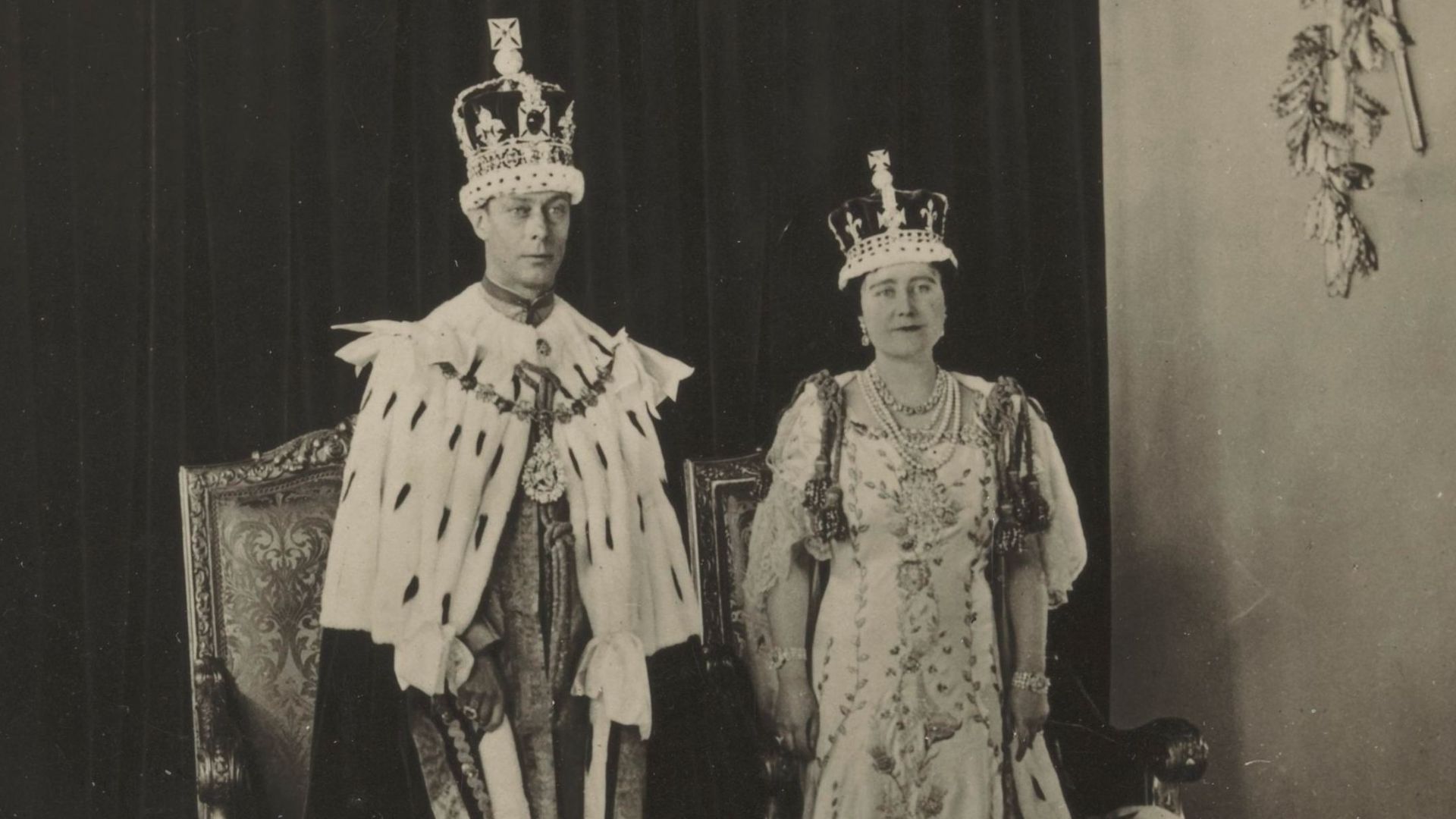 File:Dubbelportret van koning George VI van het Verenigd Koninkrijk en koningin Elizabeth bij hun kroning – RP-F-F21112.jpg