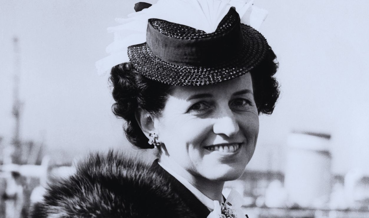 Gettyimages - 104402533, Rose Fitzgerald Kennedy, 1938-39 UNITED KINGDOM - JANUARY 01: Portrait around 1938 or 1939 of Rose Fitzgerald KENNEDY, wife of the American Ambassador to Great Britain, Joseph Patrick KENNEDY and mother of John Fitzgerald, Edward and Robert KENNEDY.