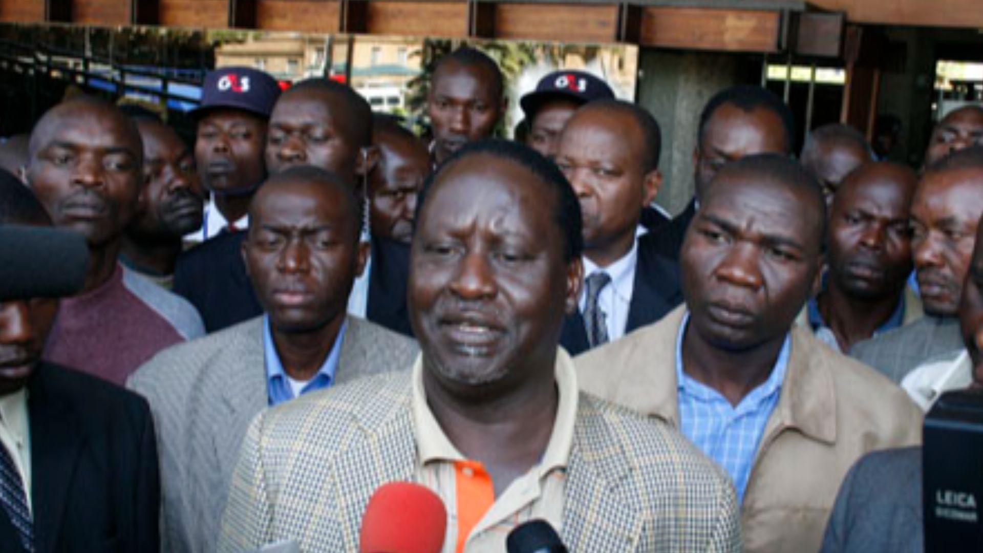 File:Raila and the media.jpg