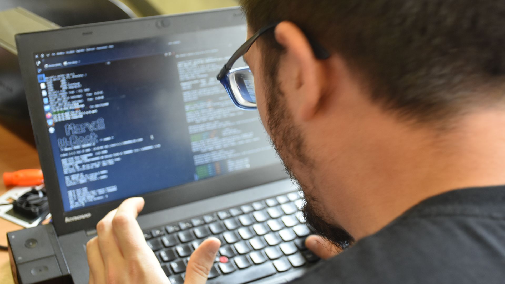 File:Hacker typing on a Linux laptop - Milano 2022.jpg