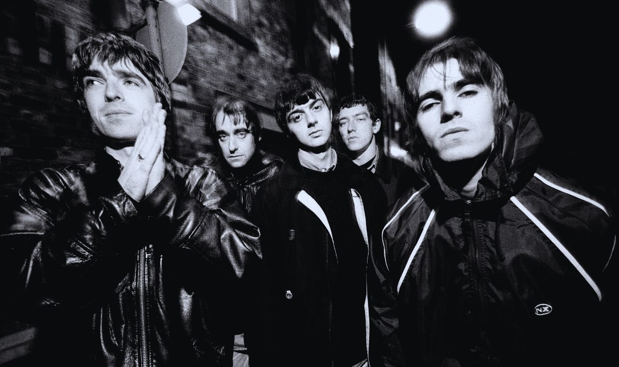 Gettyimages - 1792774895, Oasis Original Line Up 1993 Group portrait of British rock band Oasis in Manchester, United Kingdom, 29th November 1993. L-R Noel Gallagher, Paul Arthurs (aka Bonehead), Paul McGuigan, Tony McCarroll,Liam Gallagher. 