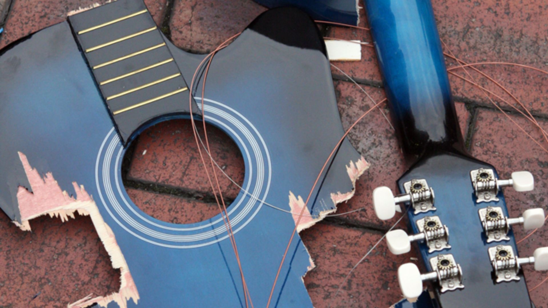 File:Hard Rock Cafe Smashed Guitars (6465369257).jpg