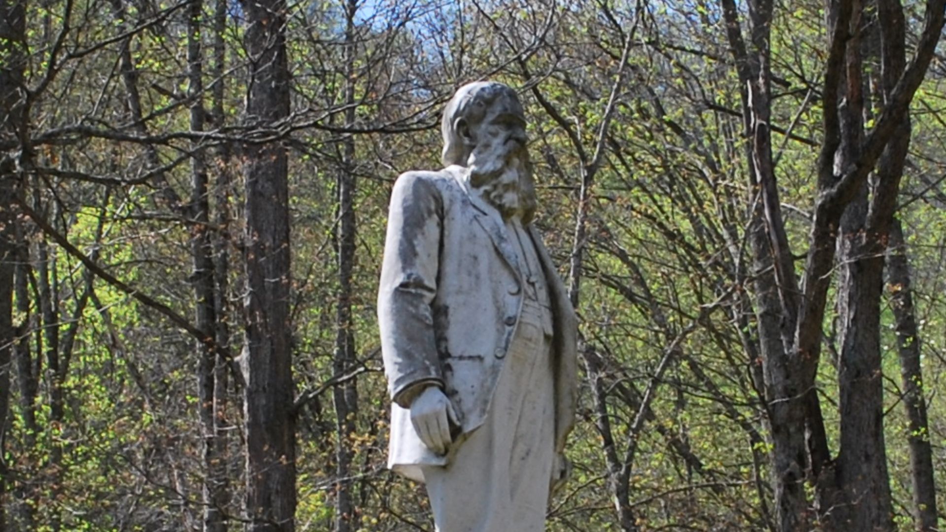 File:Devil Anse Hatfield Grave.jpg