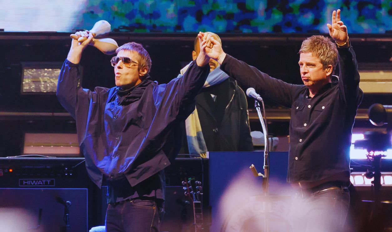Gettyimages - 2233525739, Oasis Live '25 World Tour Liam Gallagher, Noel Gallagher of Oasis perform onstage at the Oasis Live '25 World Tour held at the Rose Bowl on September 07, 2025 in Pasadena, California. 