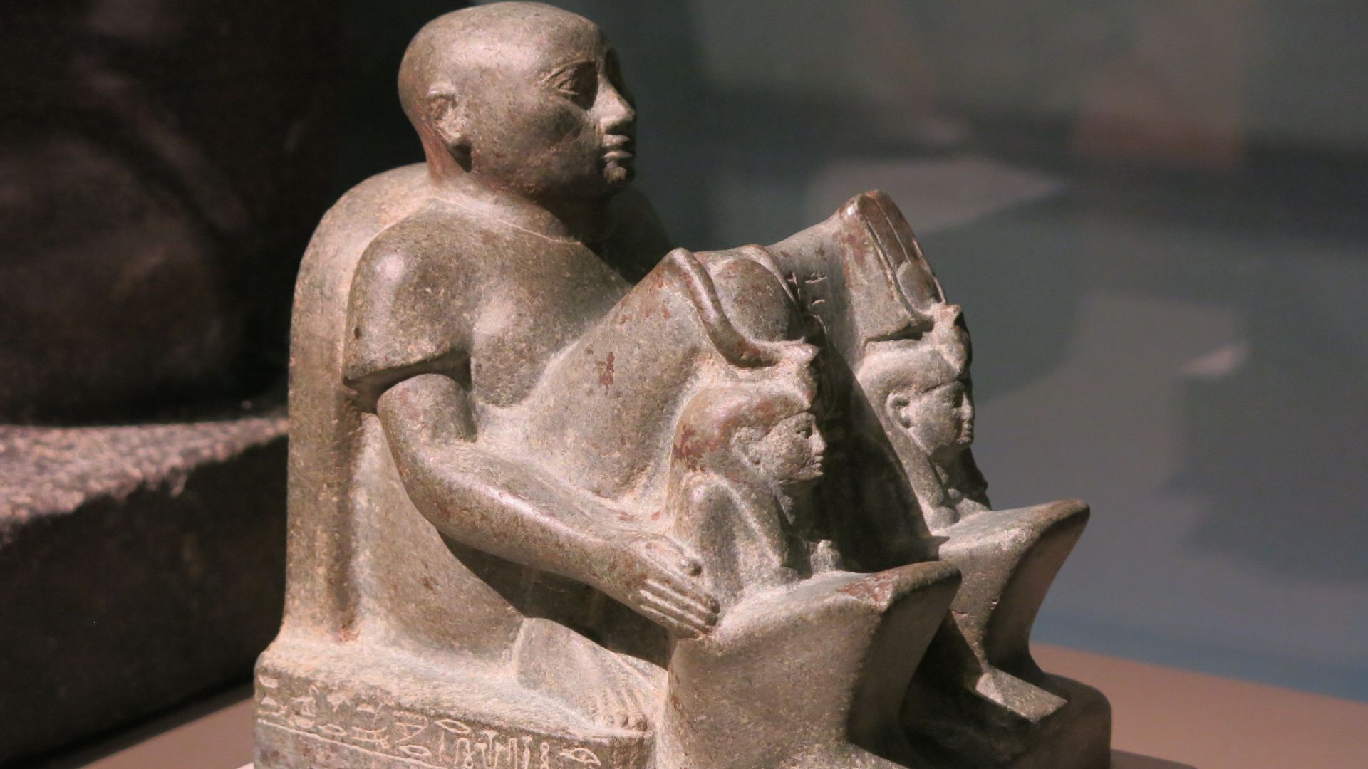 File:Statue d'Haroua (British Museum, EA 32555).jpg
