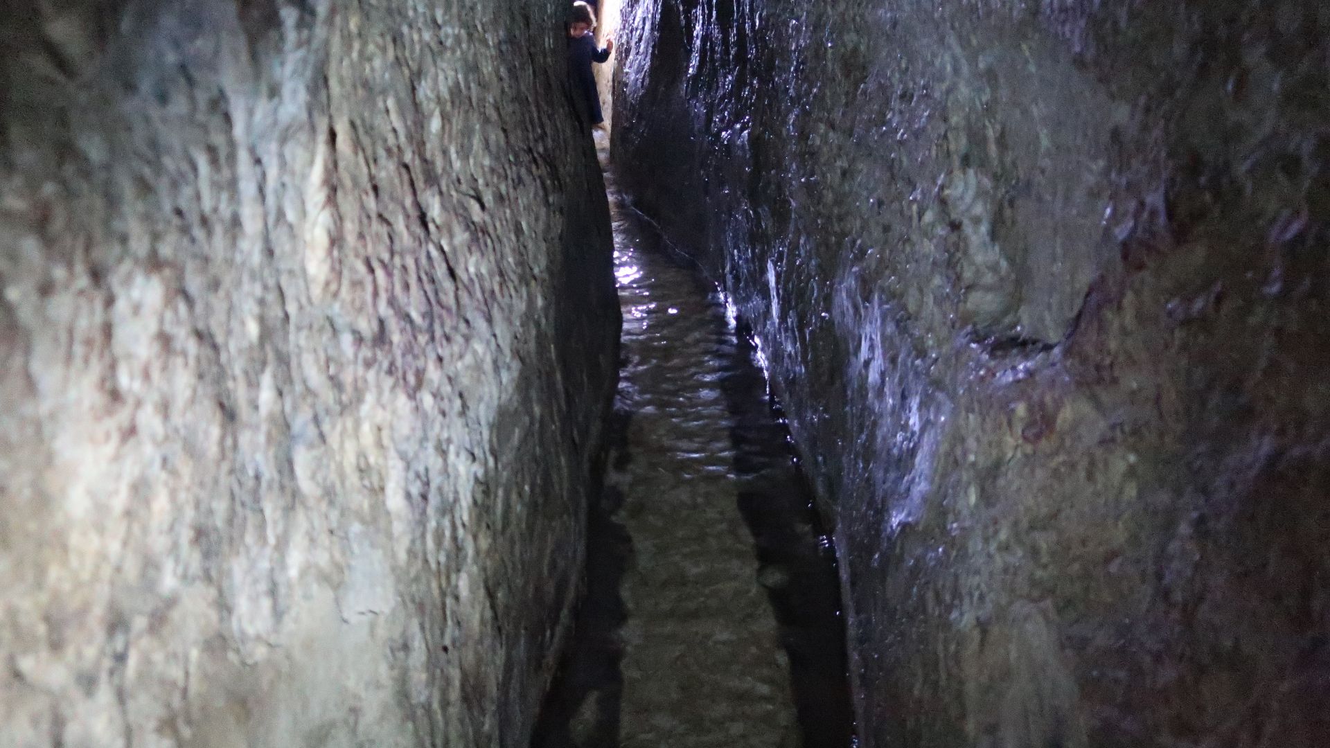 File:Exploring Hezekiah's tunnel.jpg