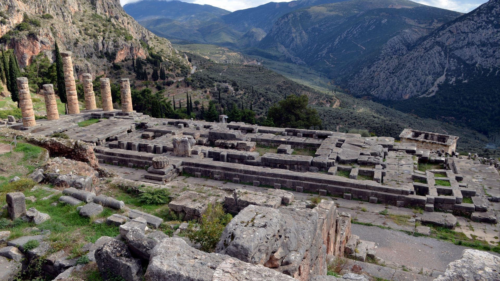 File:Temple of Apollo at Delphi Panoramic.jpg