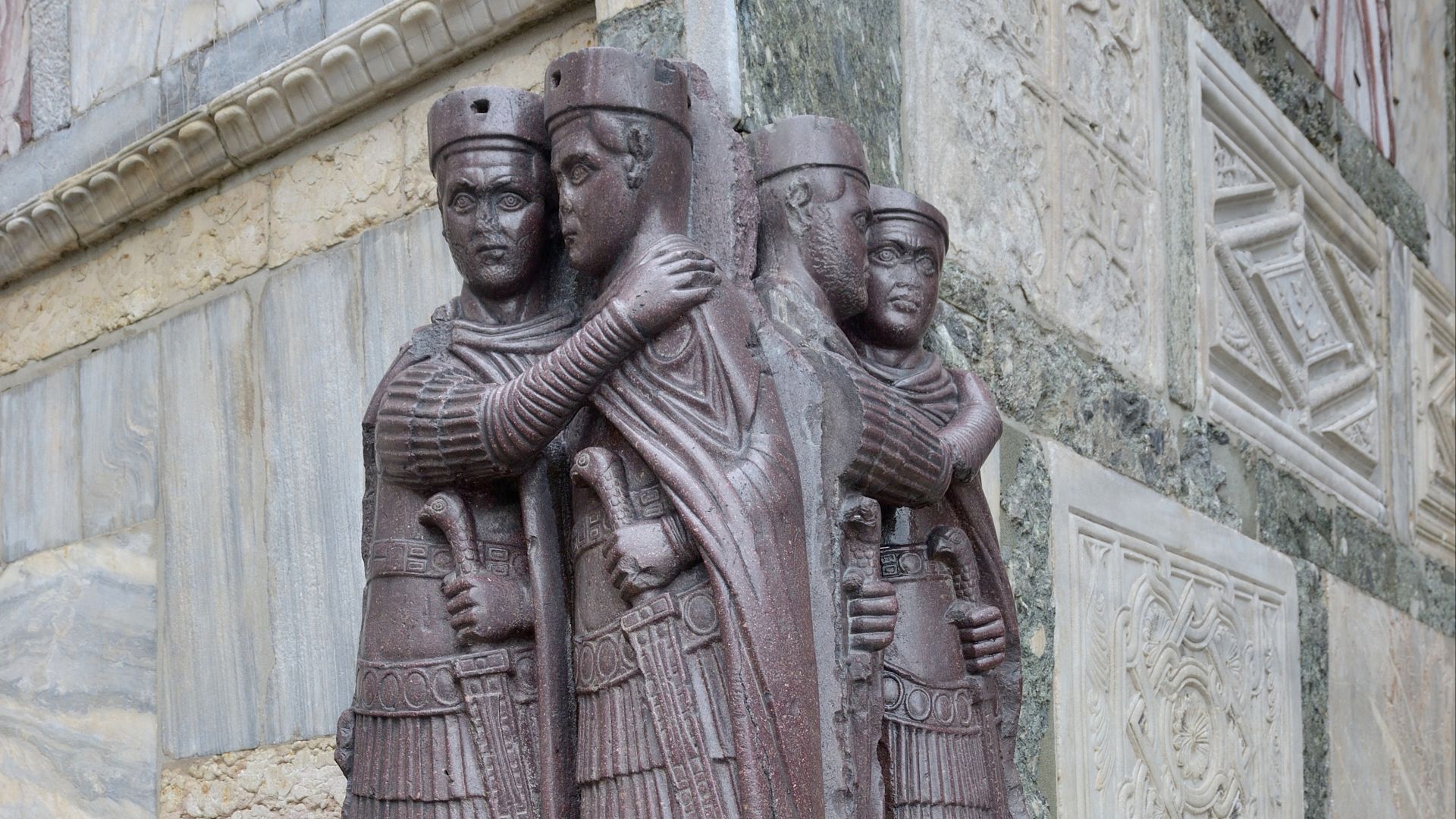 File:The four tetrachs in Venice - Porphyr stone sculpture general view.JPG