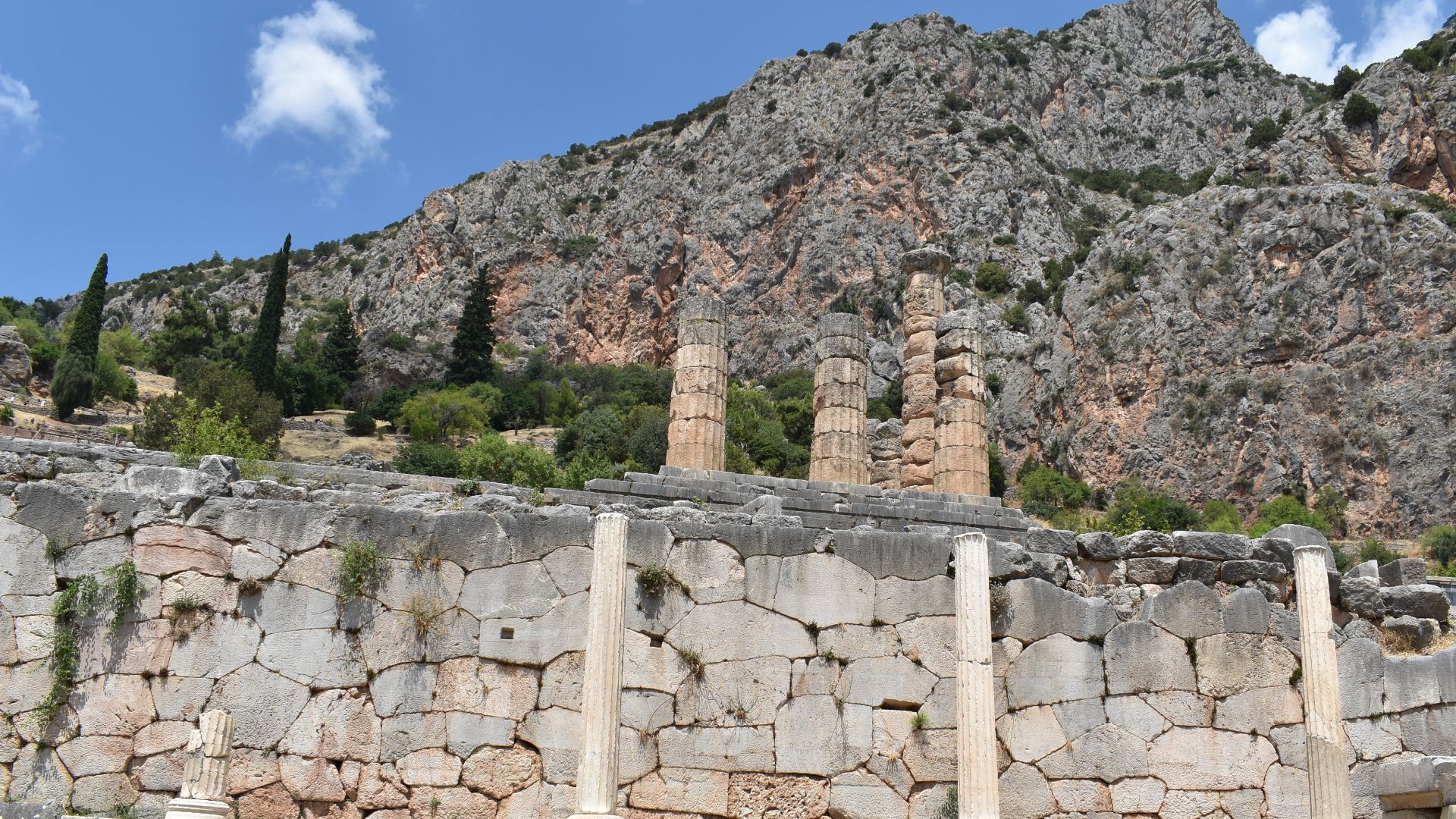 File:Temple of Apollo in Delphi - 1.jpg