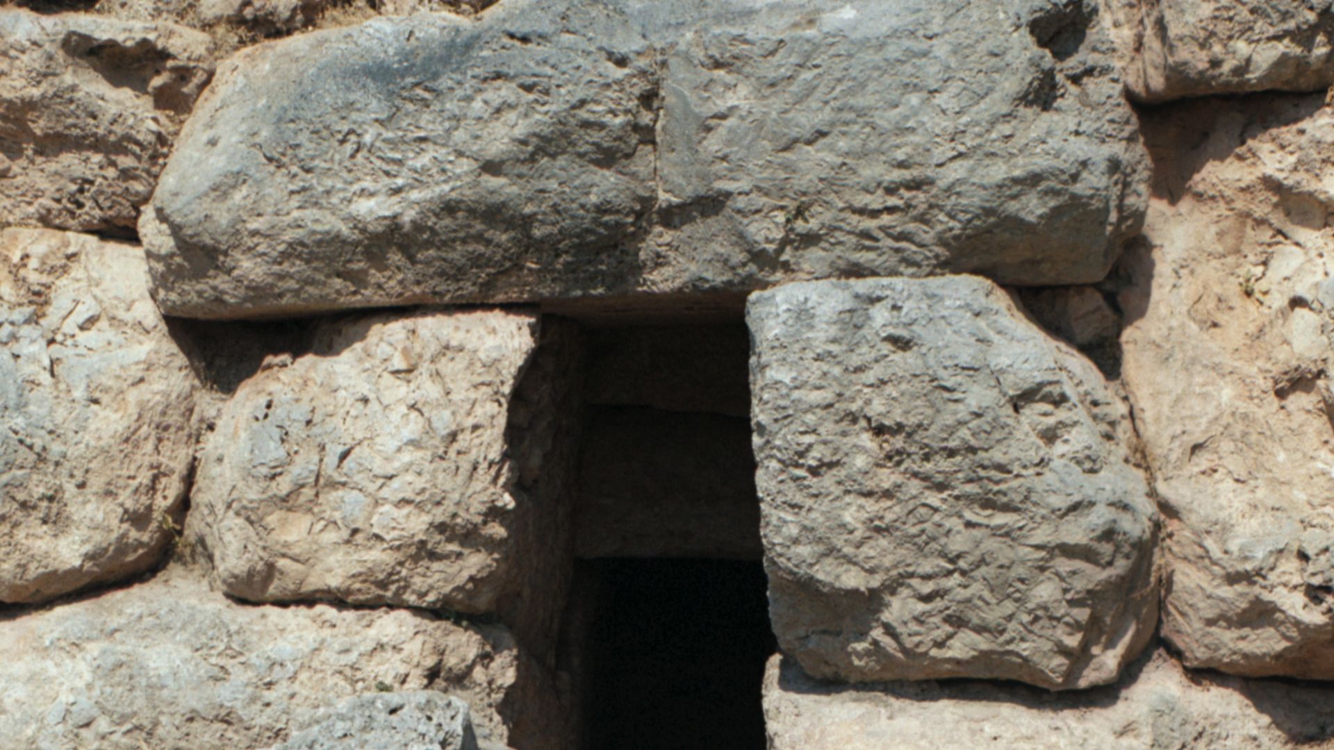 File:Entrance to the underground, Temple of Apollo, Delphi, Dlfi410.jpg