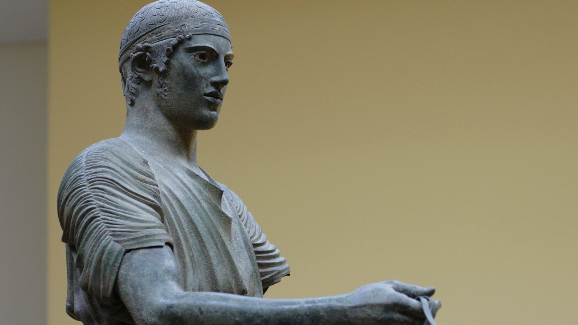 File:Charioteer of Delphi, 475 BC, AM Delphi, 060088.jpg