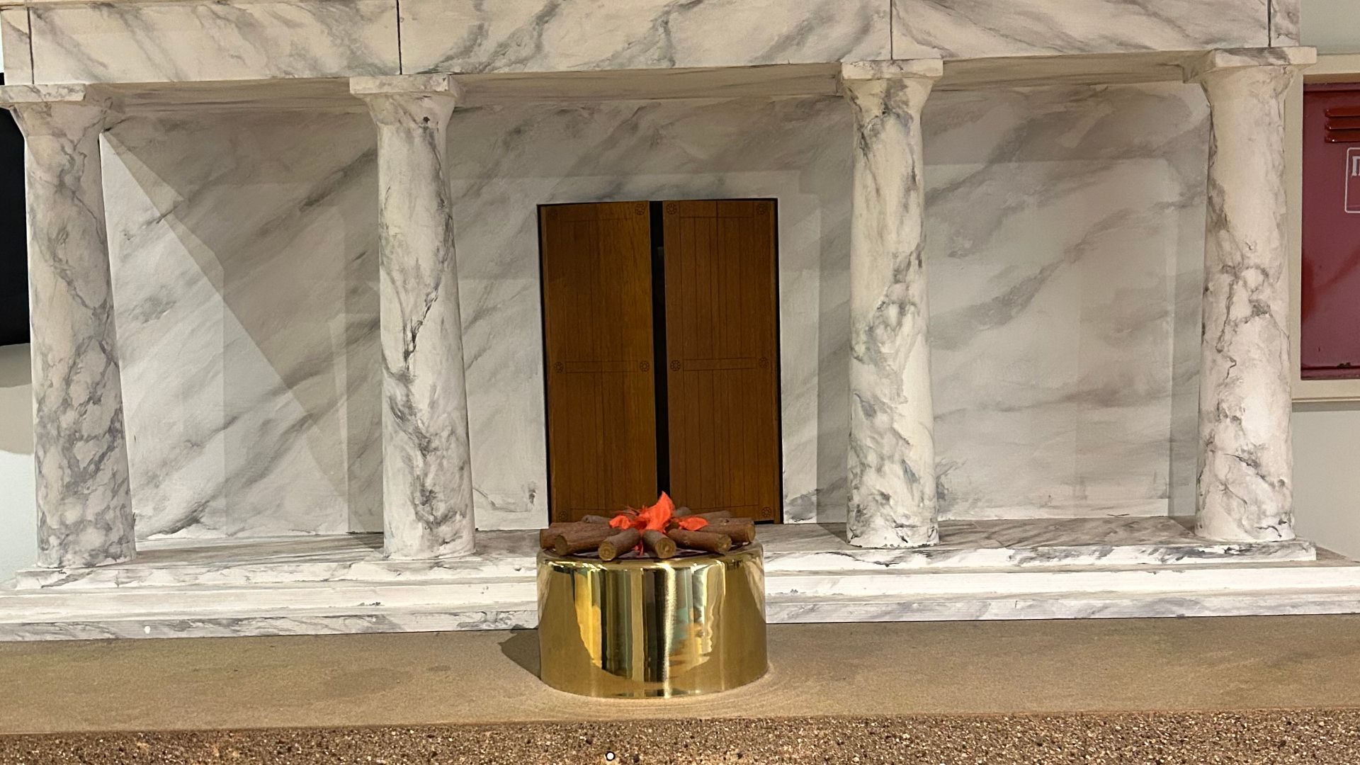 File:Heron's automated temple doors, Kotsanas Museum of Ancient Greek Technology.jpg