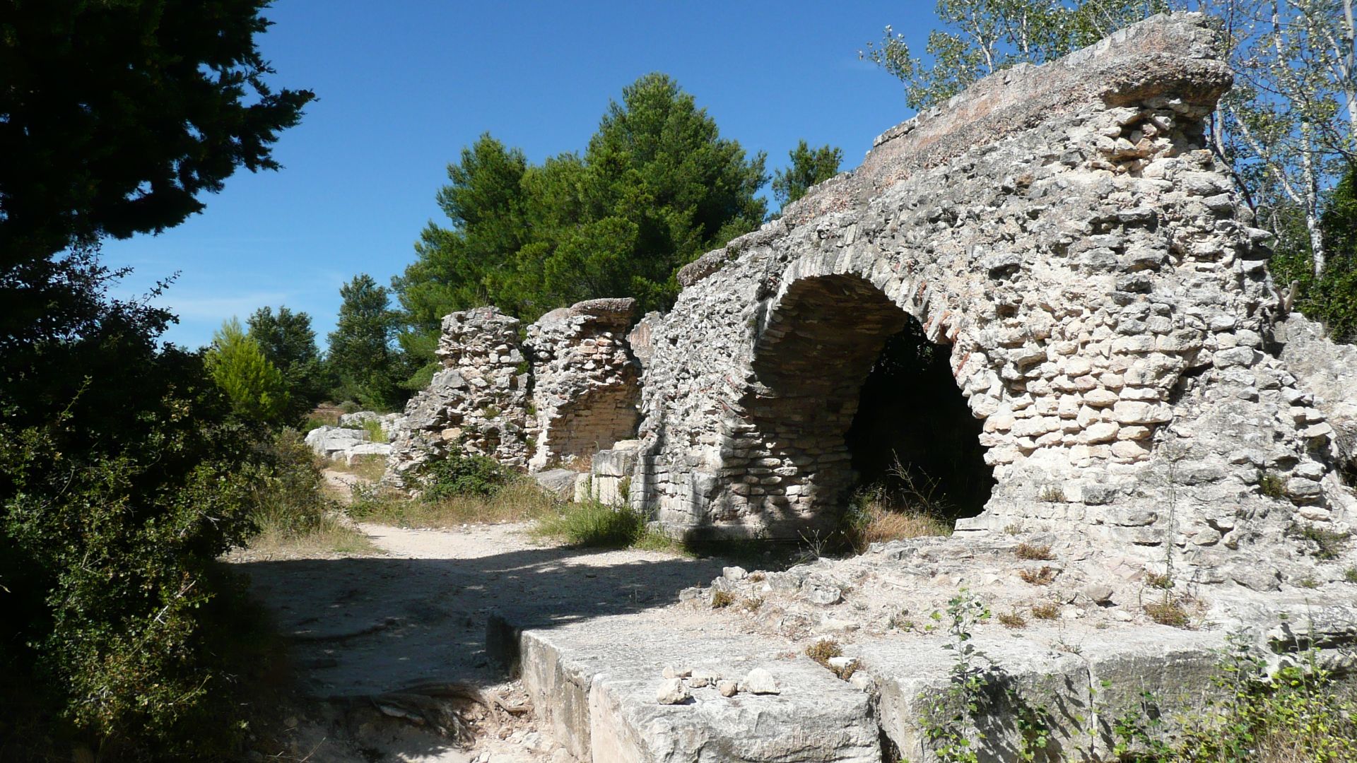 File:Barbegal aqueduct 01.jpg