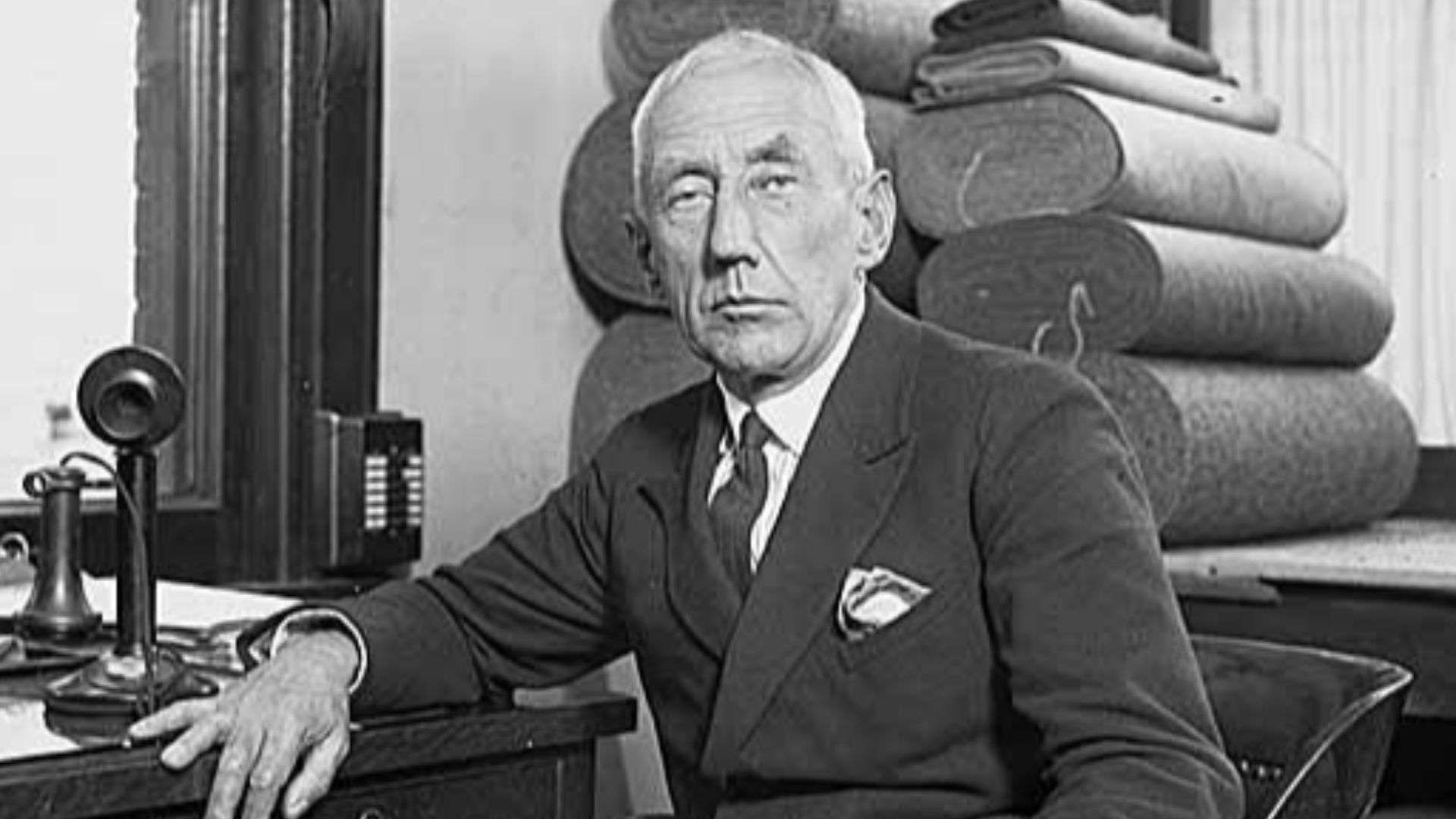 File:Arctic explorer Roald Amundsen, probably in Seattle, ca 1926 (MOHAI 772).jpg