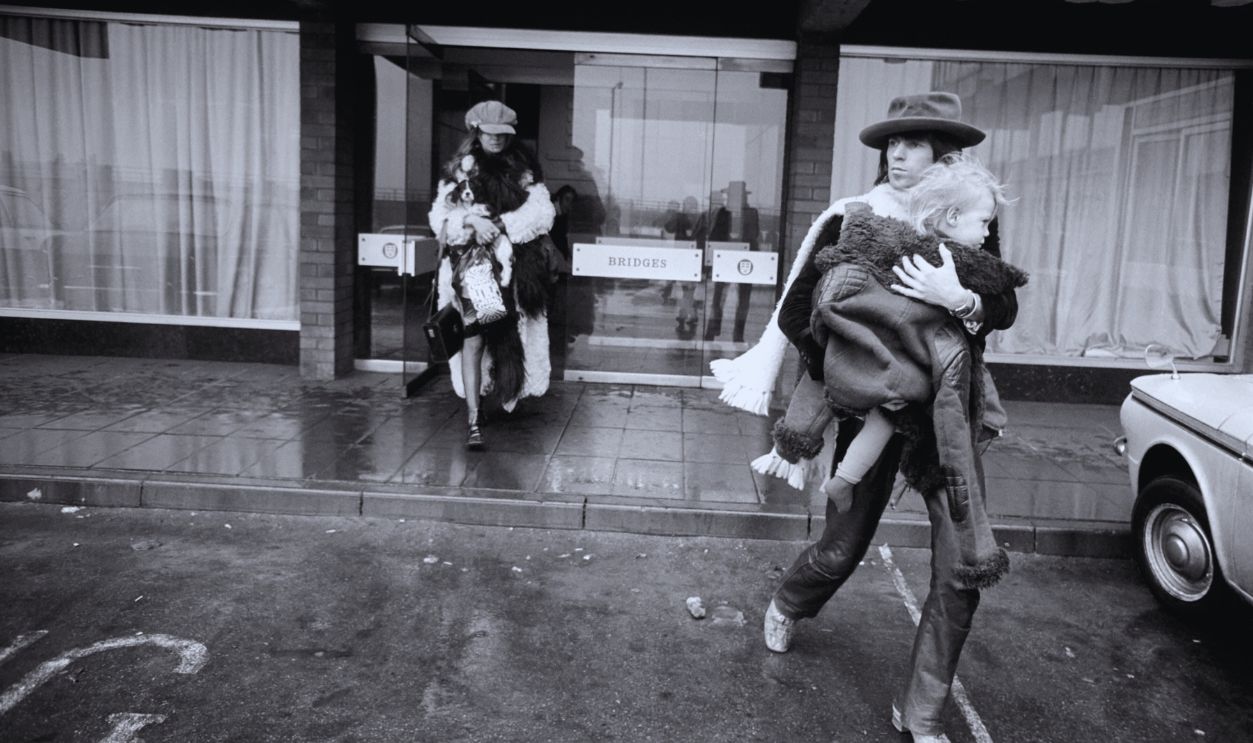 Gettyimages - 599314012, Rolling Stones: Keith Richards carrying his son Marlon and followed by Anita Pallenberg at their hotel in Newcastle upon