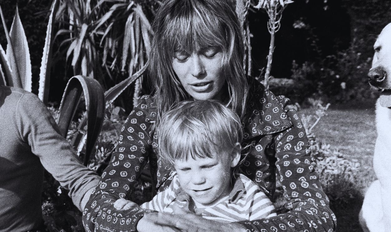 Gettyimages - 1027054970, Keith Richards at Nellcote Keith Richards and Anita Pallenberg seen here at Nellcote their villa above Villefranche sur Mer with their son Marlon. May 1971.