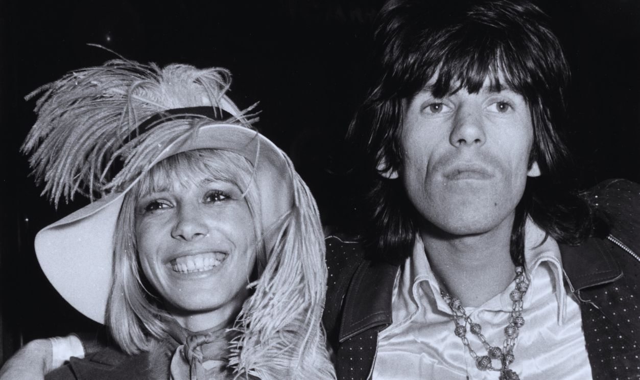 Gettyimages - 2716728, Keith Richards Keith Richards of the Rolling Stones arrives at the premiere of the Beatles film, 'Yellow Submarine' with his girlfriend Anita Pallenberg.