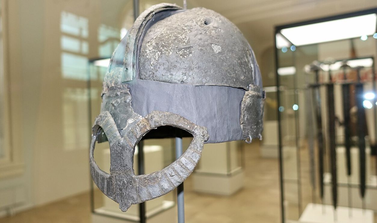 File:Cultural History (historisk) Museum Oslo. VIKINGR Norwegian Viking-Age Exhibition 08 Iron helmet from Gjermundbu (Gjermundbuhjelmen). Best-preserved viking helmet, grave find, destroyed in funeral. Equestrian warrior 950-1000. 4664.jpg