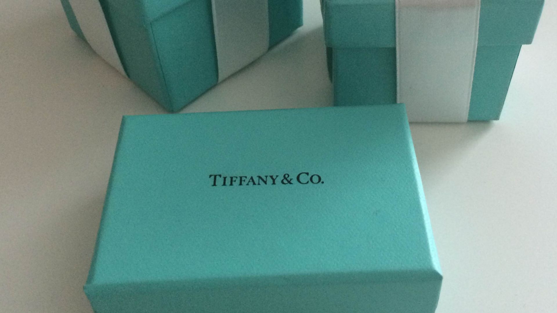 File:Tiffany blue box 2.jpg