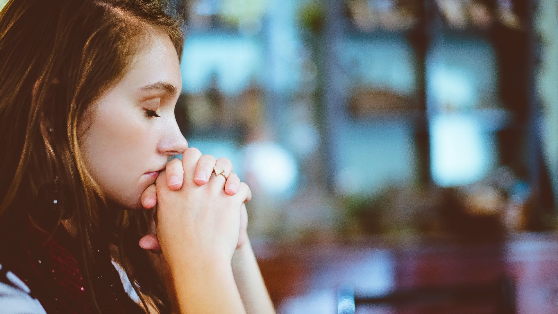 woman praying