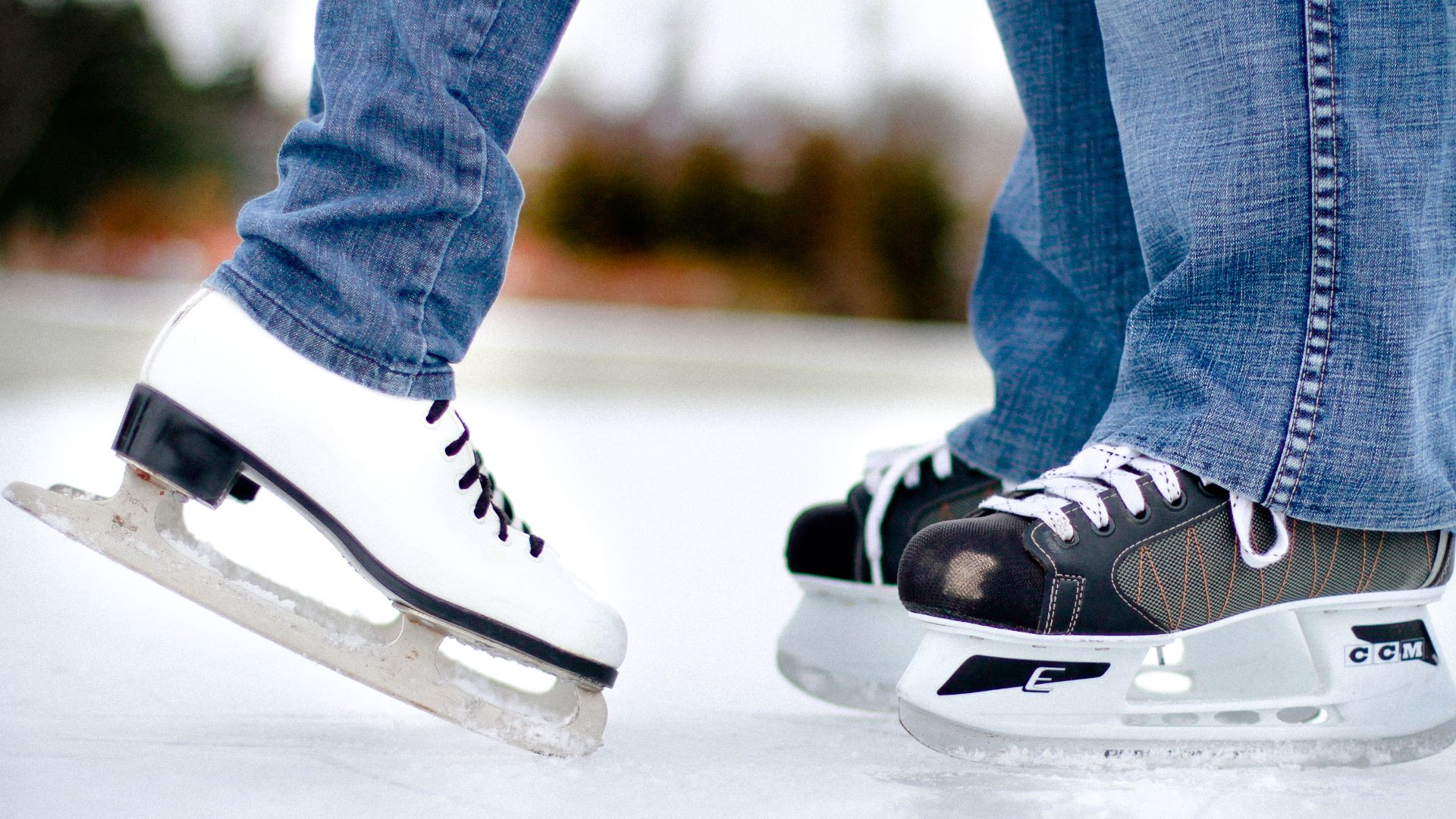 File:Kiss the ice.jpg