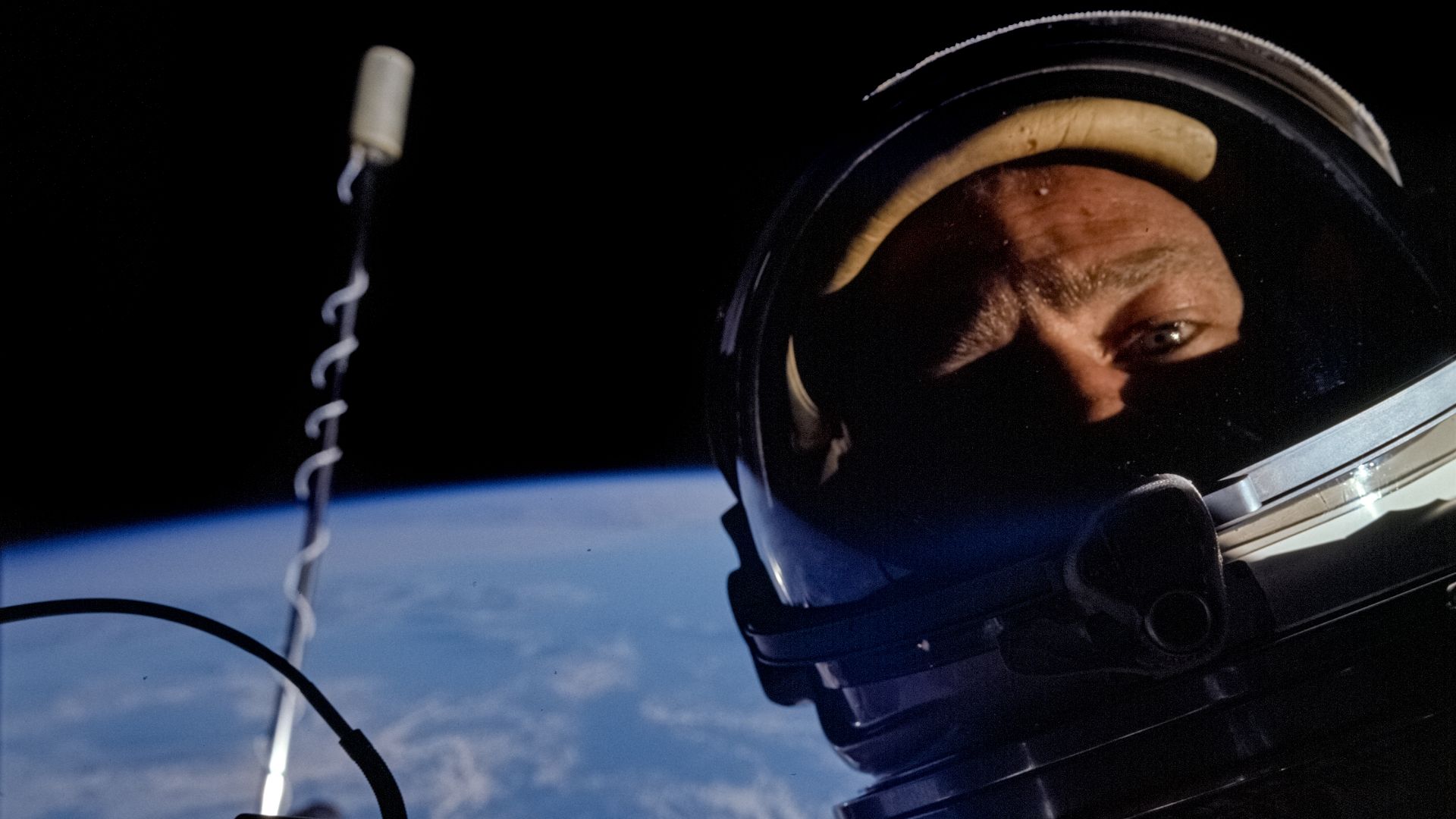 File:Buzz Aldrin photographed in hatch of the Gemini 12 spacecraft.jpg