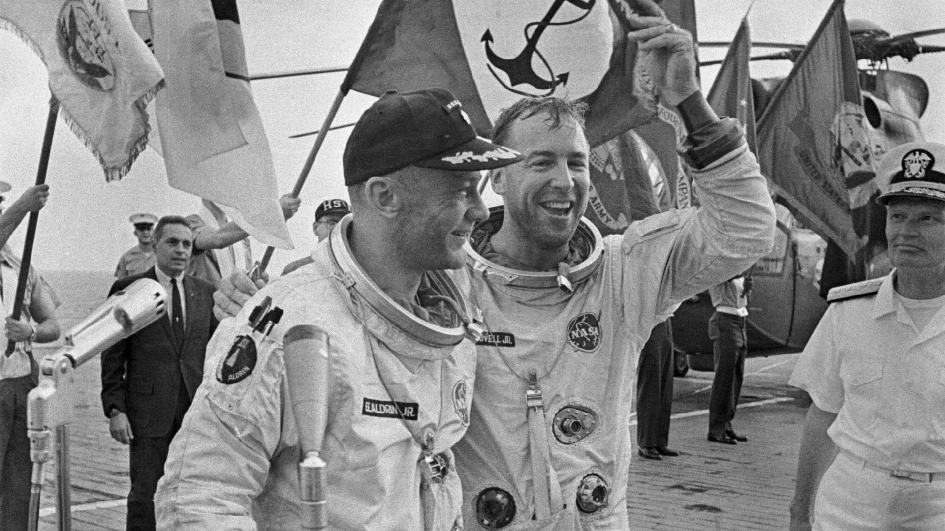 File:ROUNDUP - GEMINI XII - RECOVERY (s66-59940).jpg
