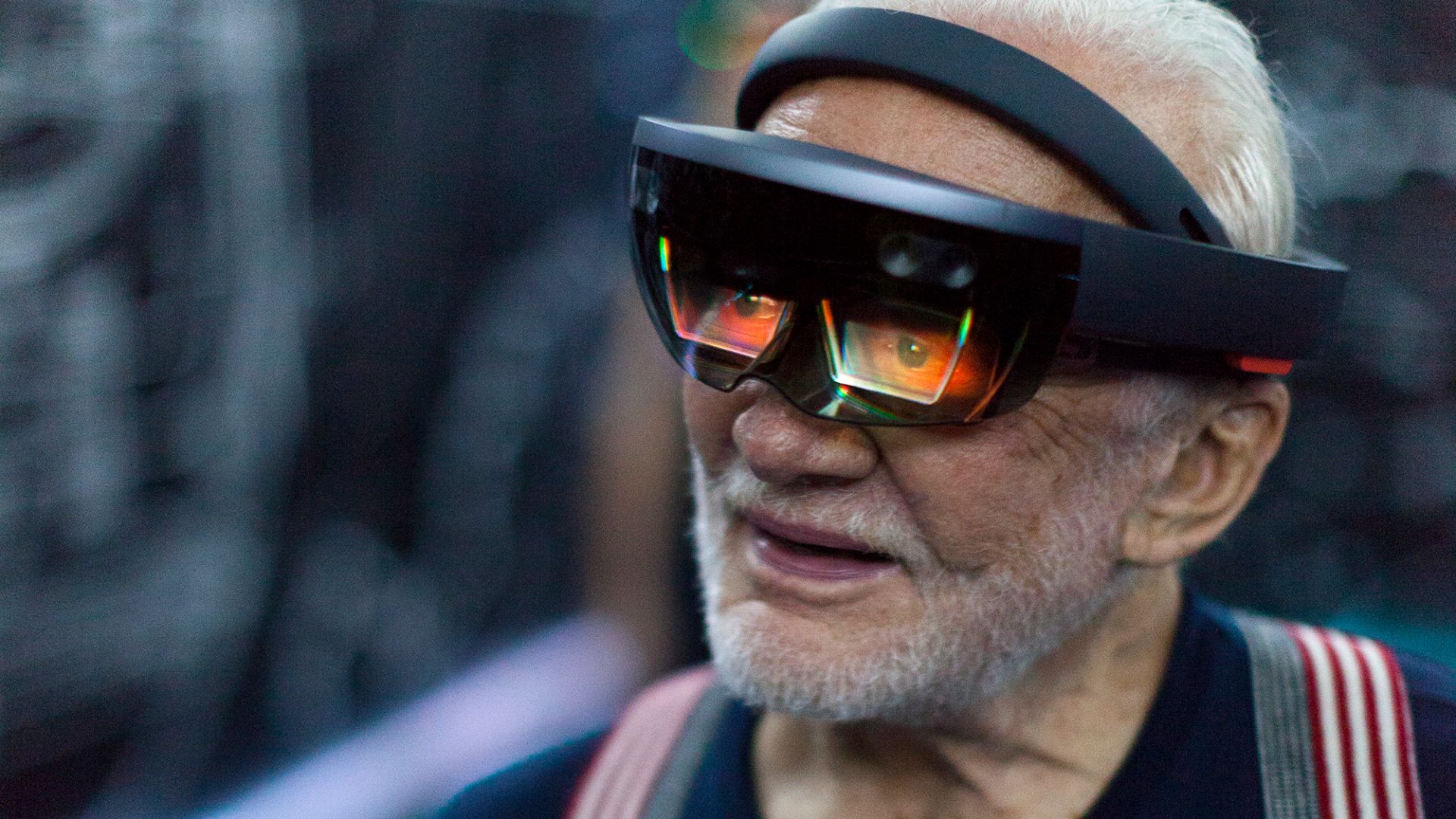 File:Apollo 11 astronaut Buzz Aldrin tries out Microsoft HoloLens (29794543715).jpg