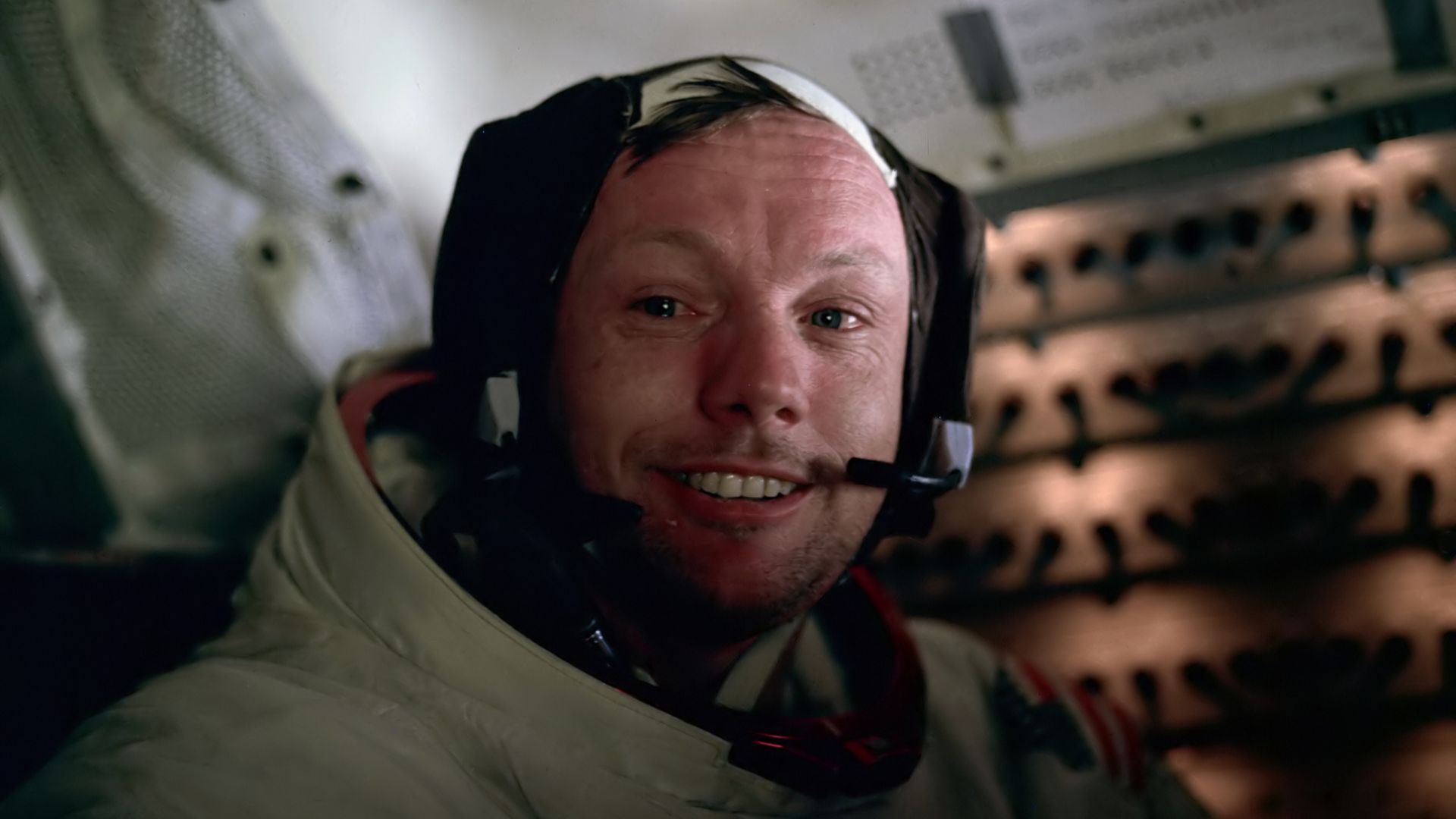 File:Neil Armstrong.jpg