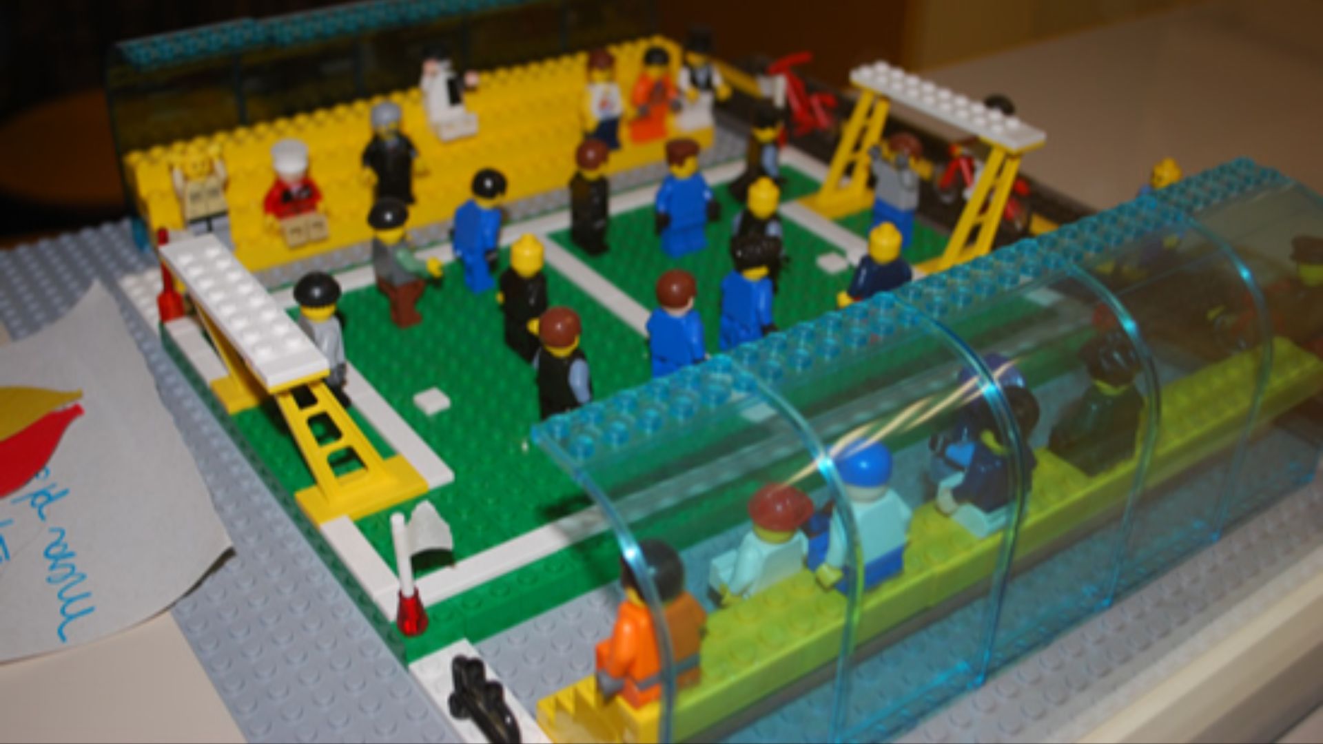 File:Lego futebol.jpg